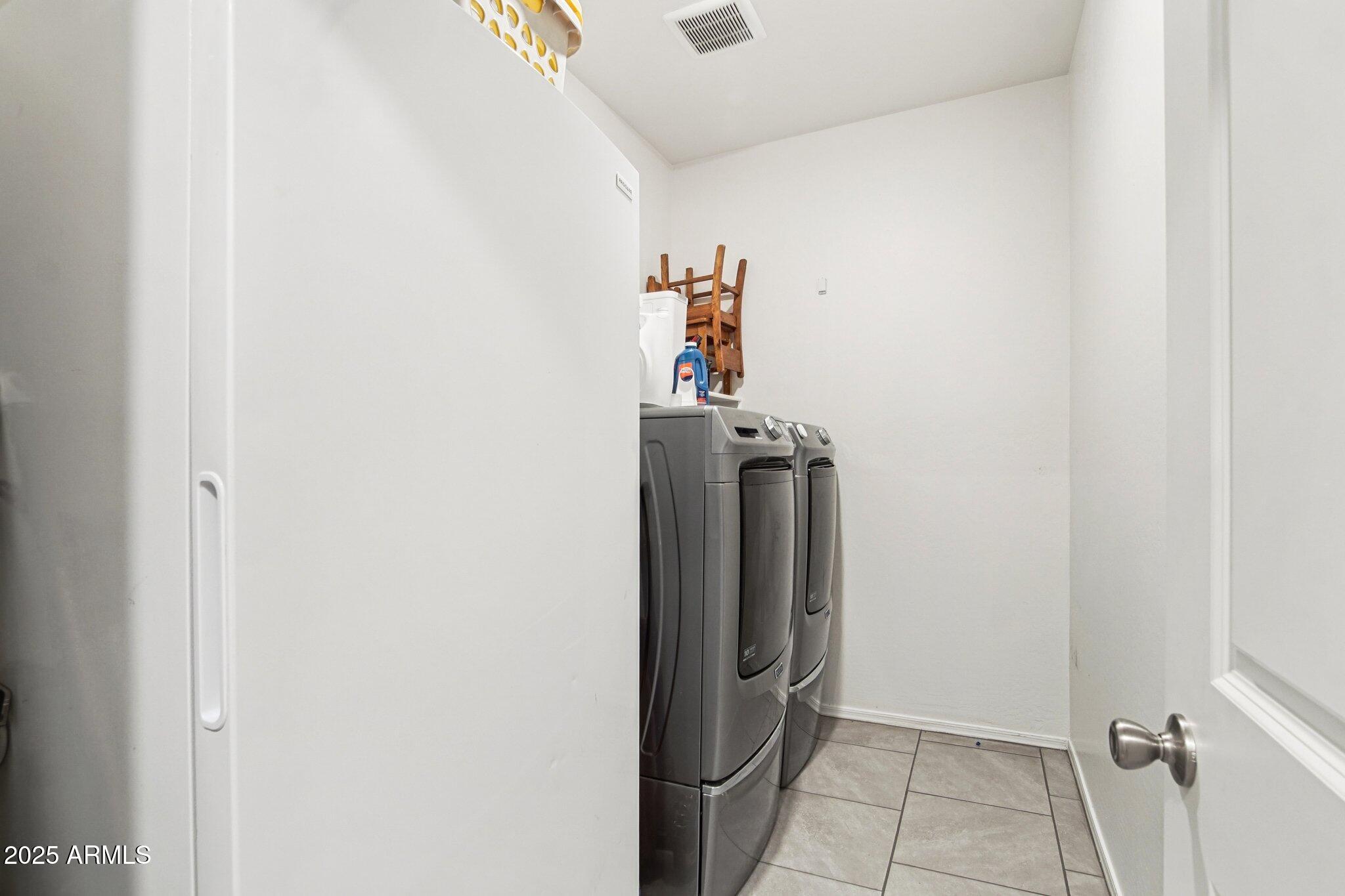 2339 W SUNLAND Avenue