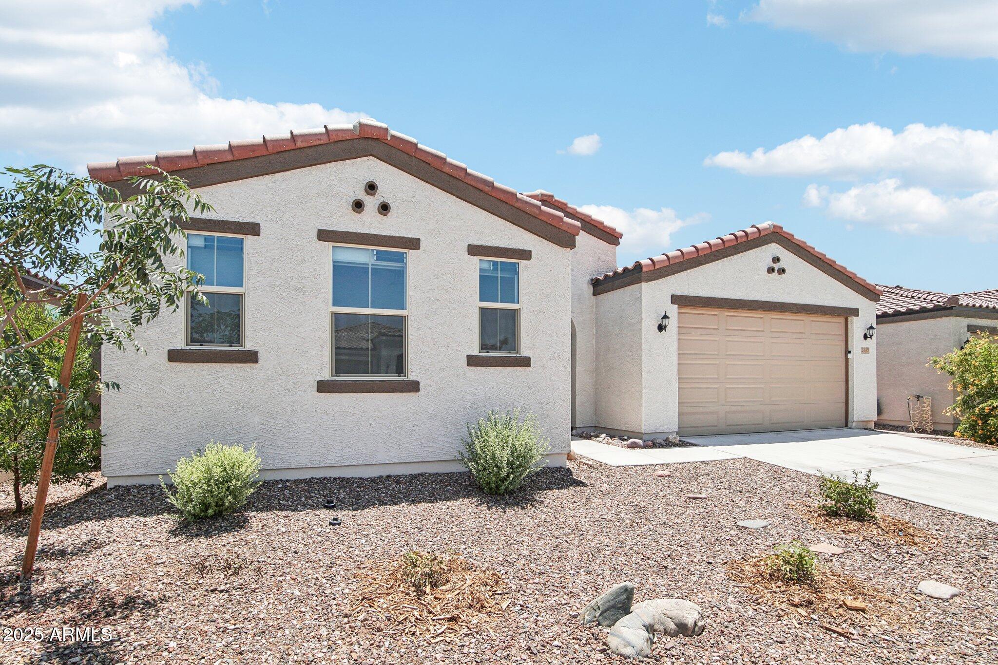 2339 W SUNLAND Avenue