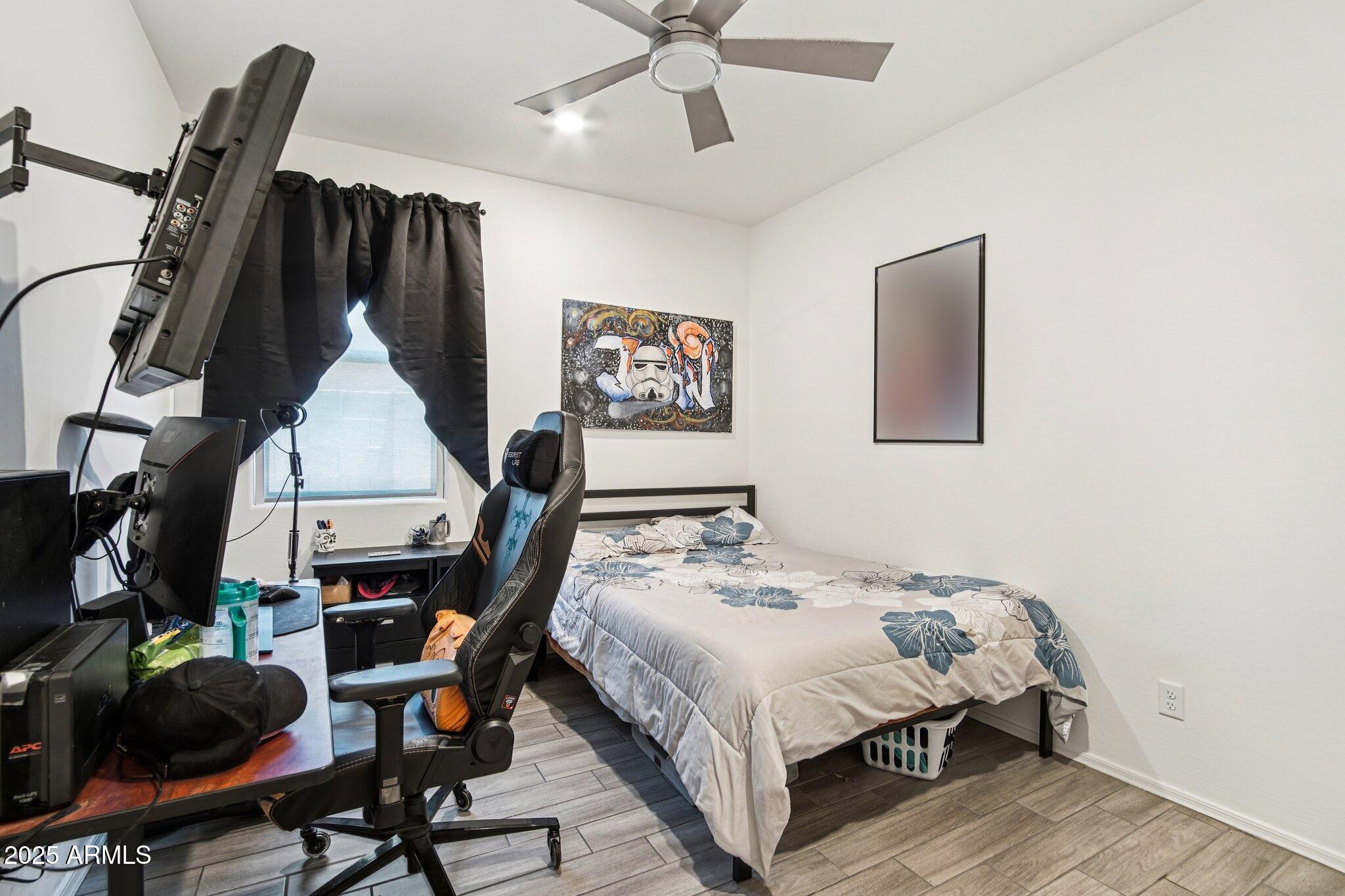 2339 W SUNLAND Avenue