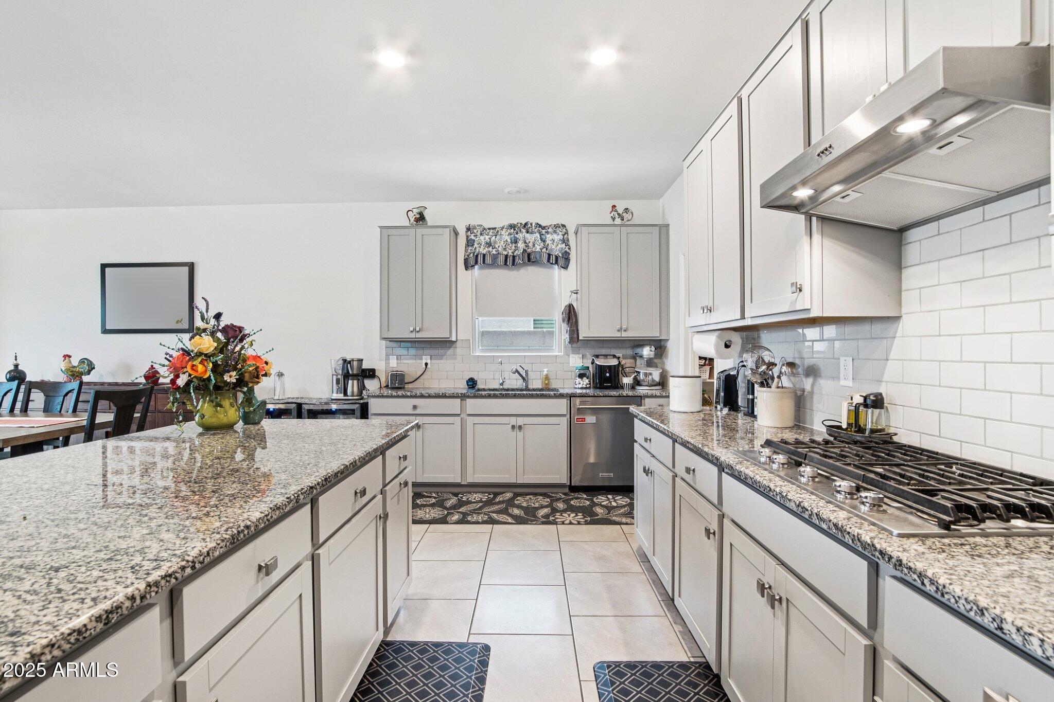 2339 W SUNLAND Avenue