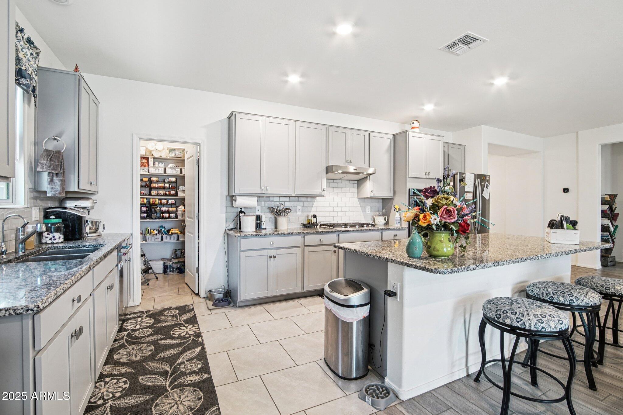 2339 W SUNLAND Avenue