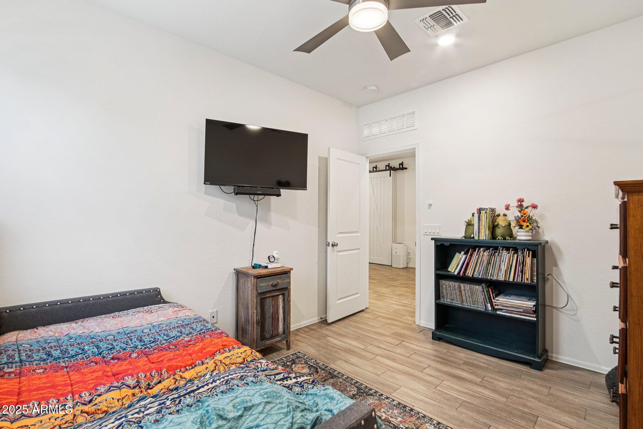 2339 W SUNLAND Avenue