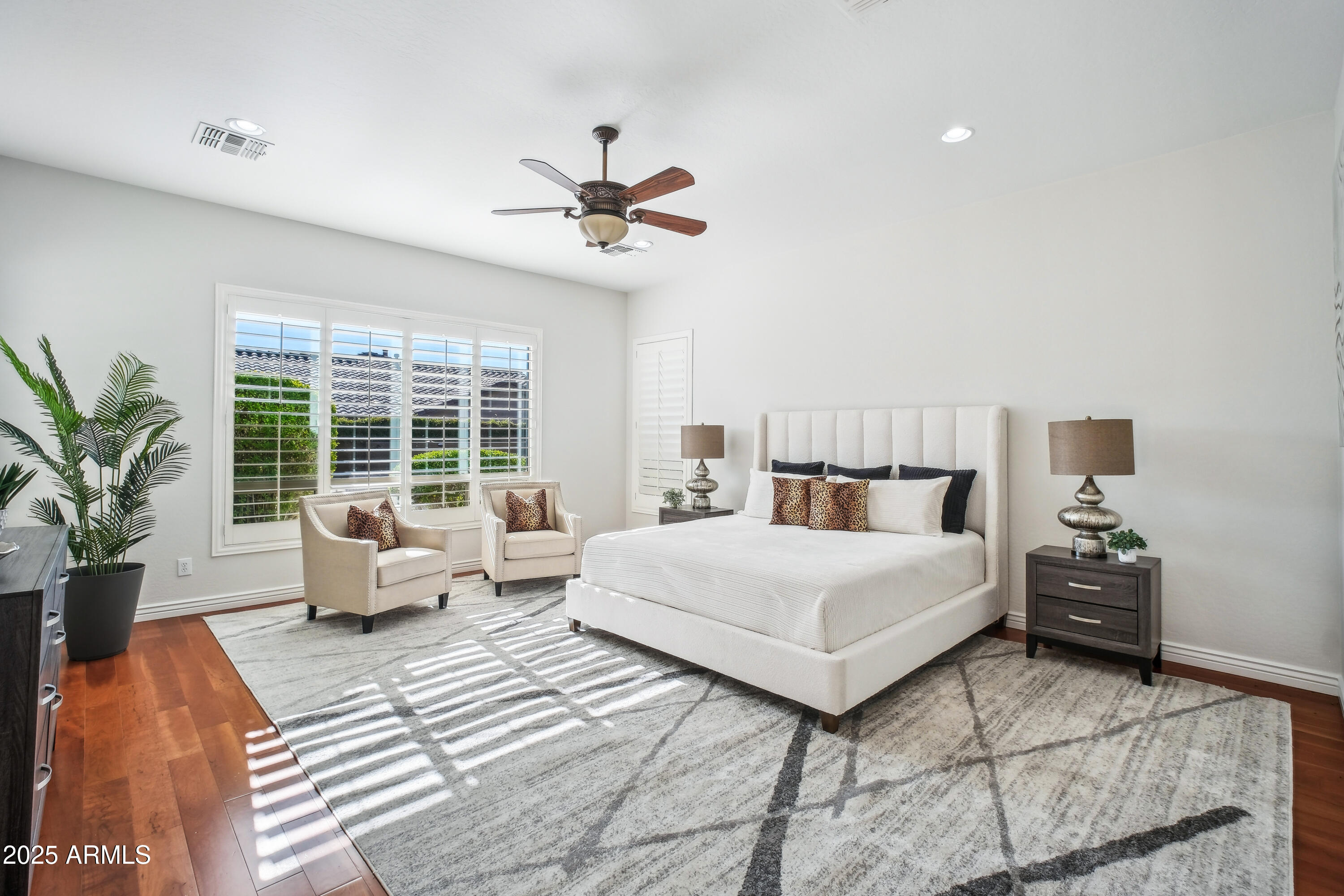 2207 W HIDDEN TREASURE Way