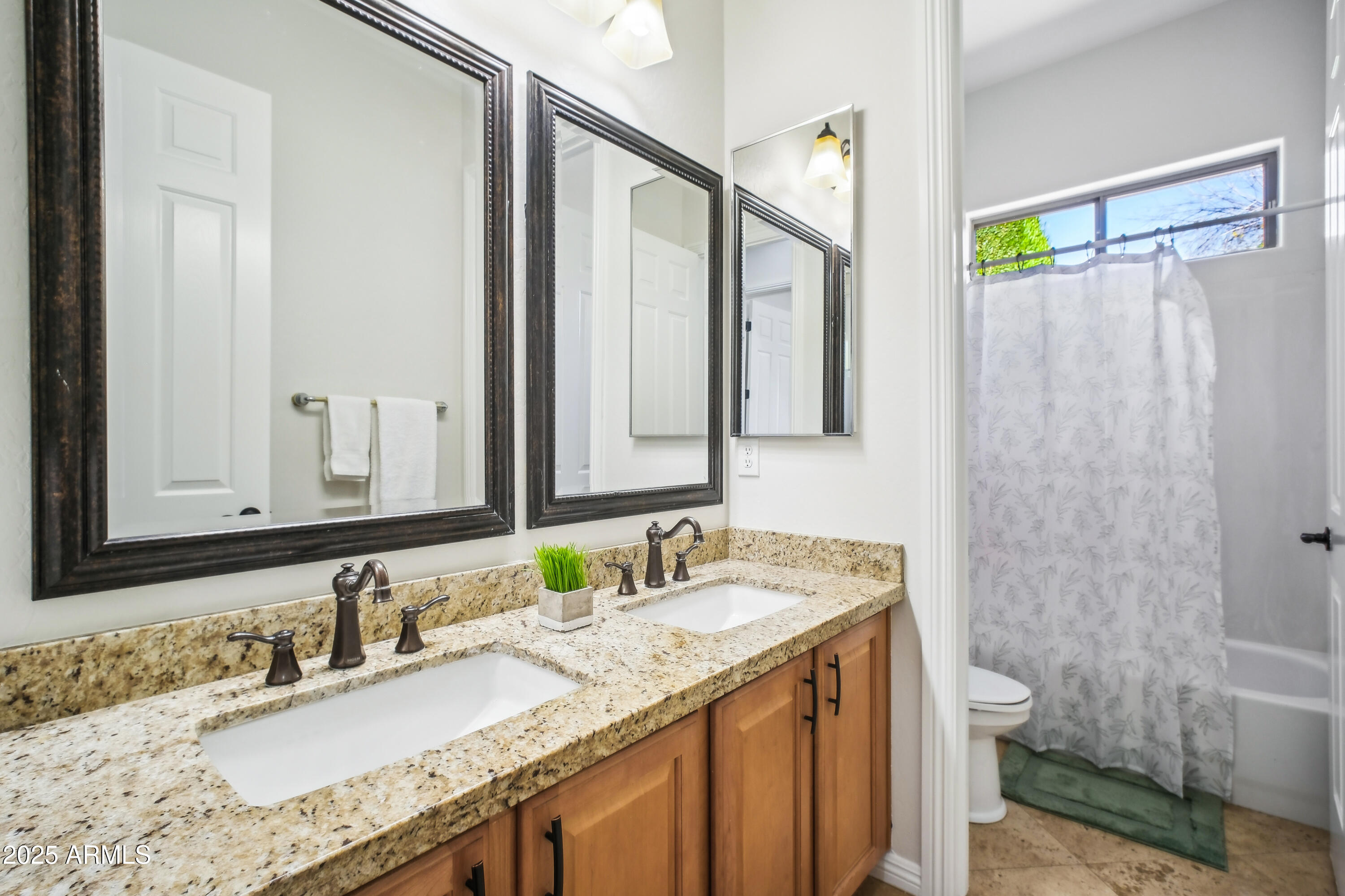 2207 W HIDDEN TREASURE Way