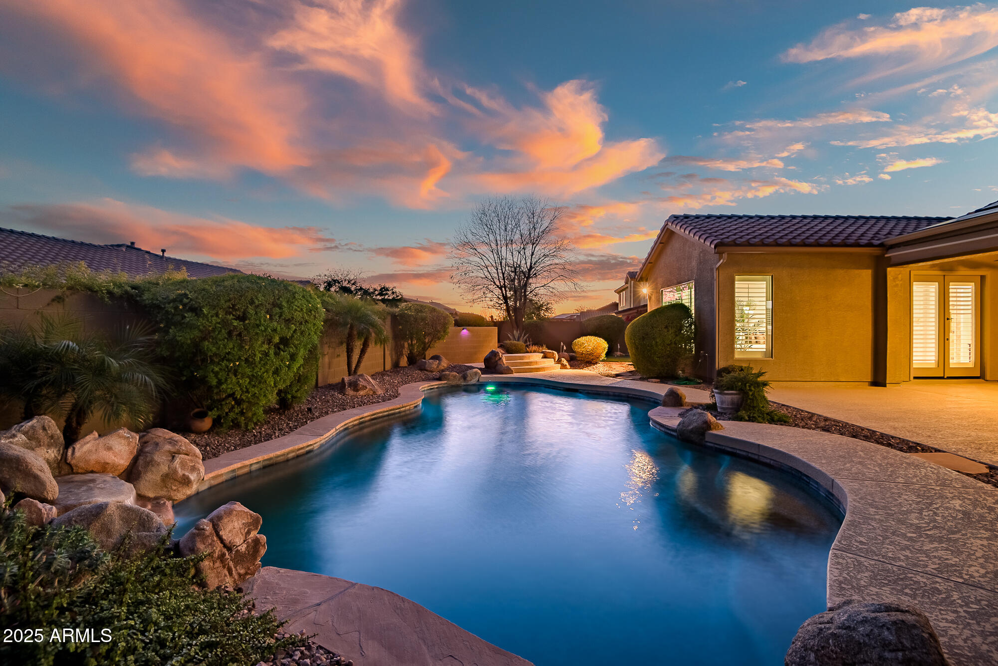 2207 W HIDDEN TREASURE Way