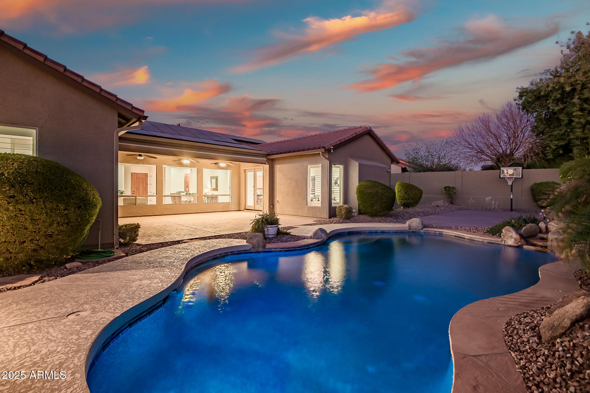 2207 W HIDDEN TREASURE Way