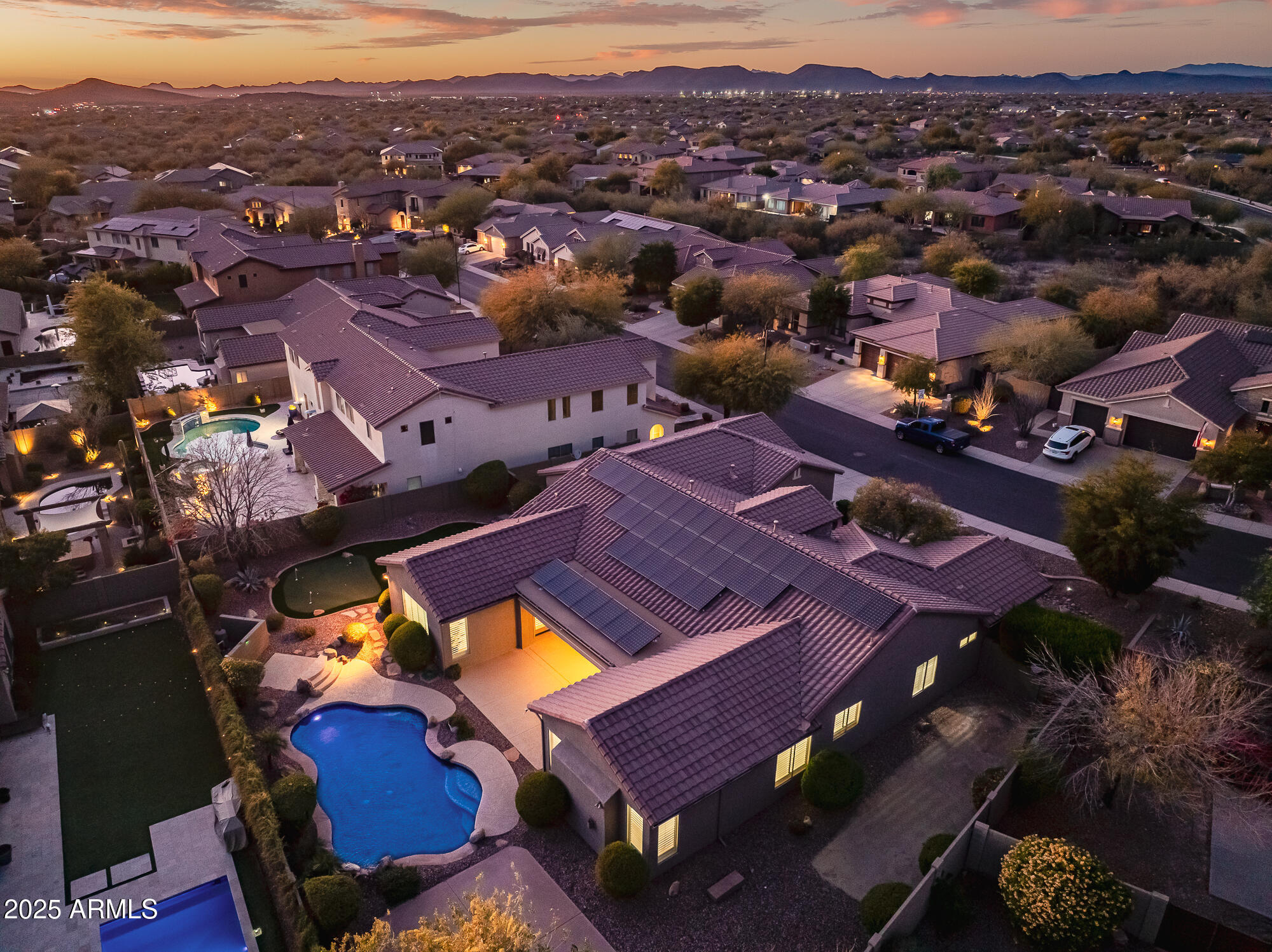 2207 W HIDDEN TREASURE Way