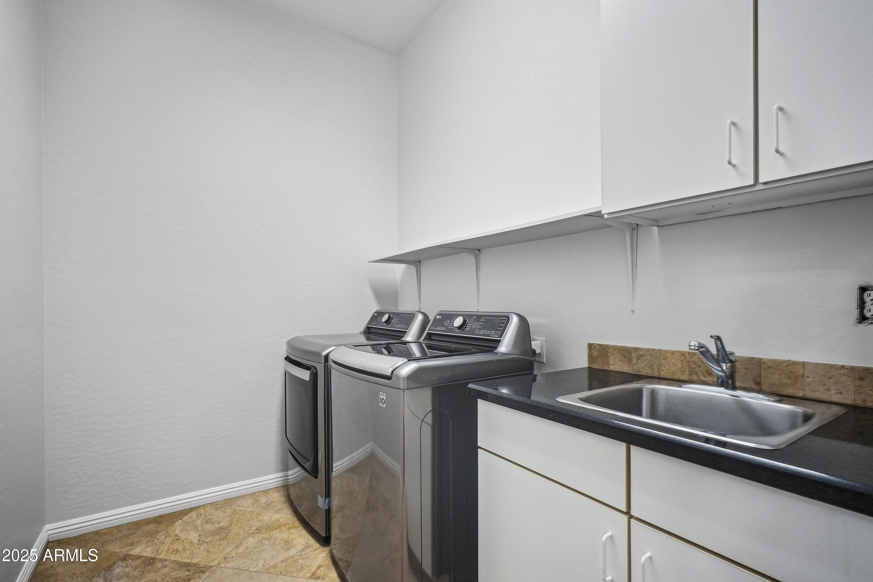 2207 W HIDDEN TREASURE Way