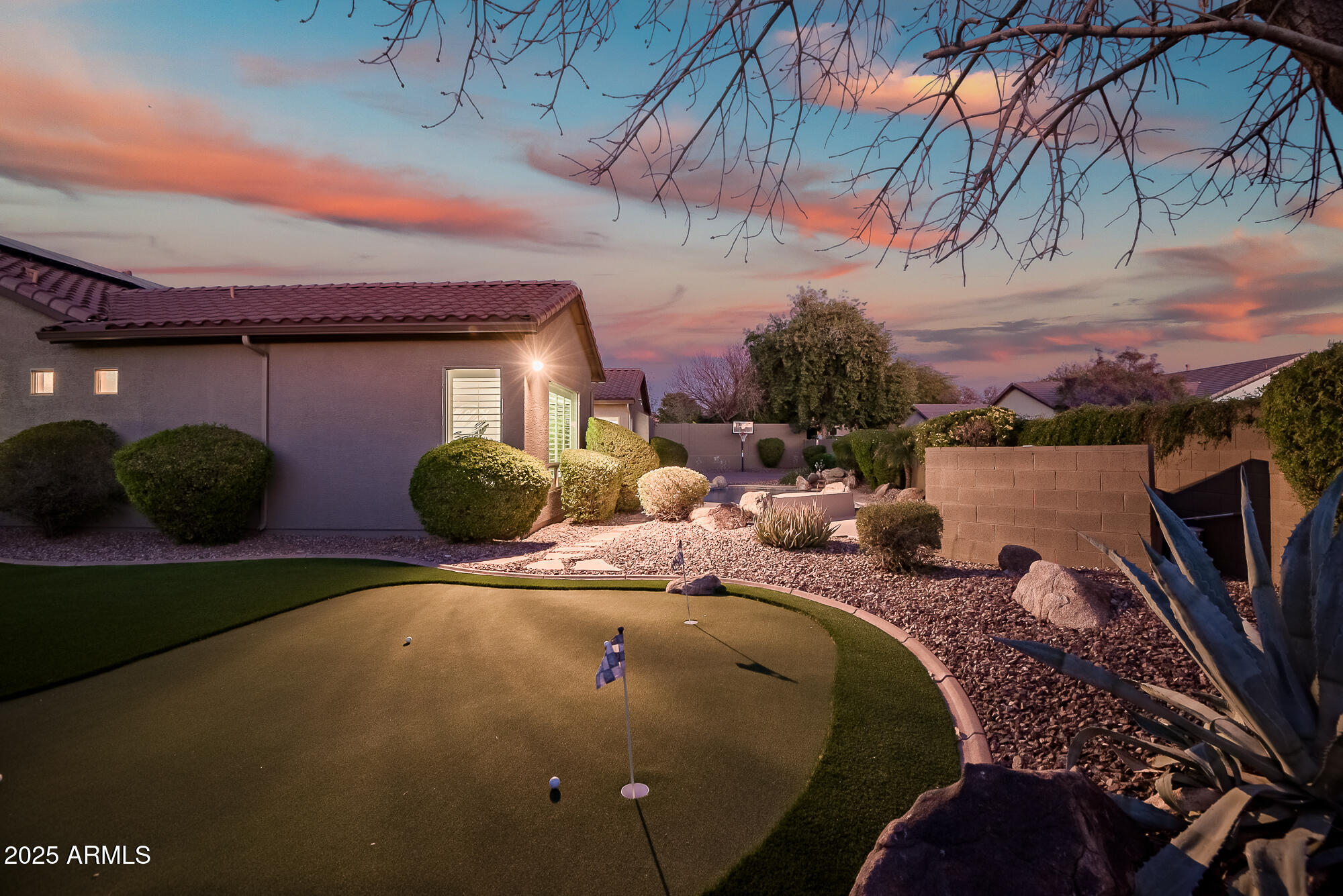 2207 W HIDDEN TREASURE Way