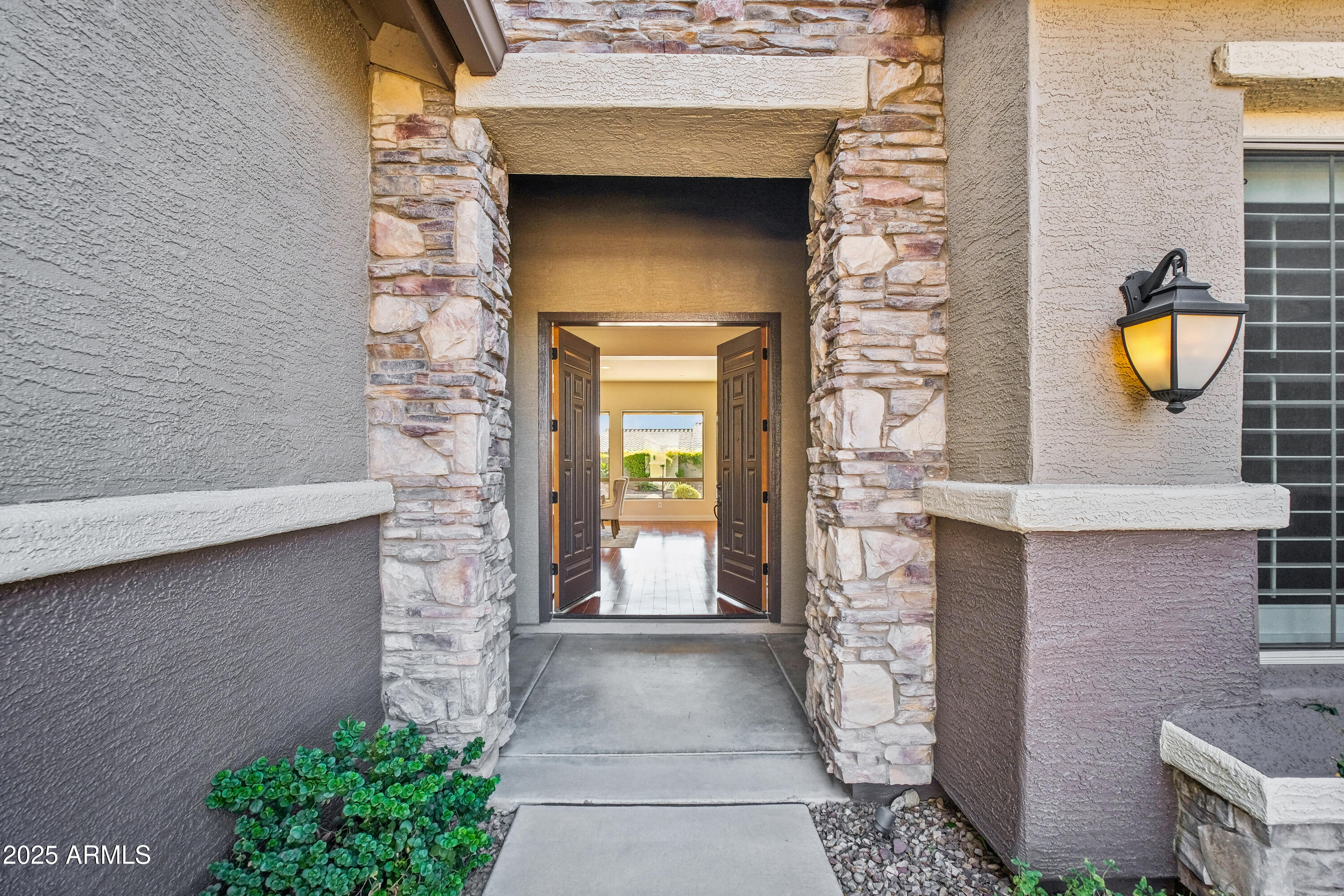 2207 W HIDDEN TREASURE Way