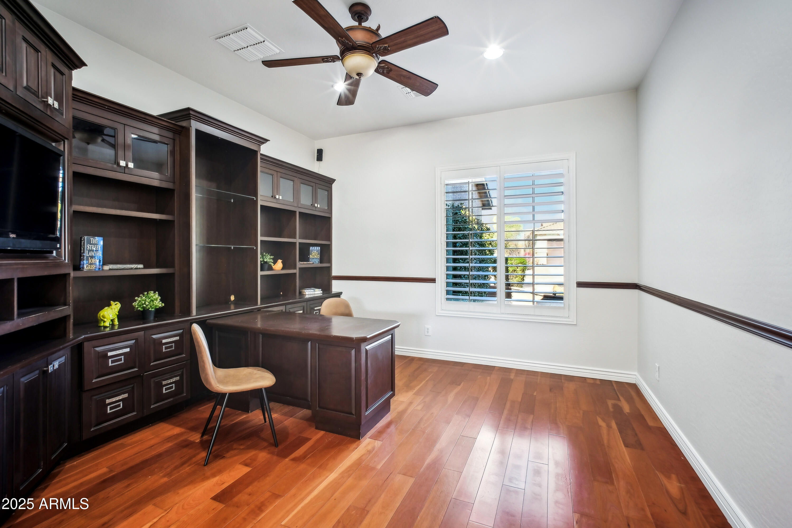 2207 W HIDDEN TREASURE Way