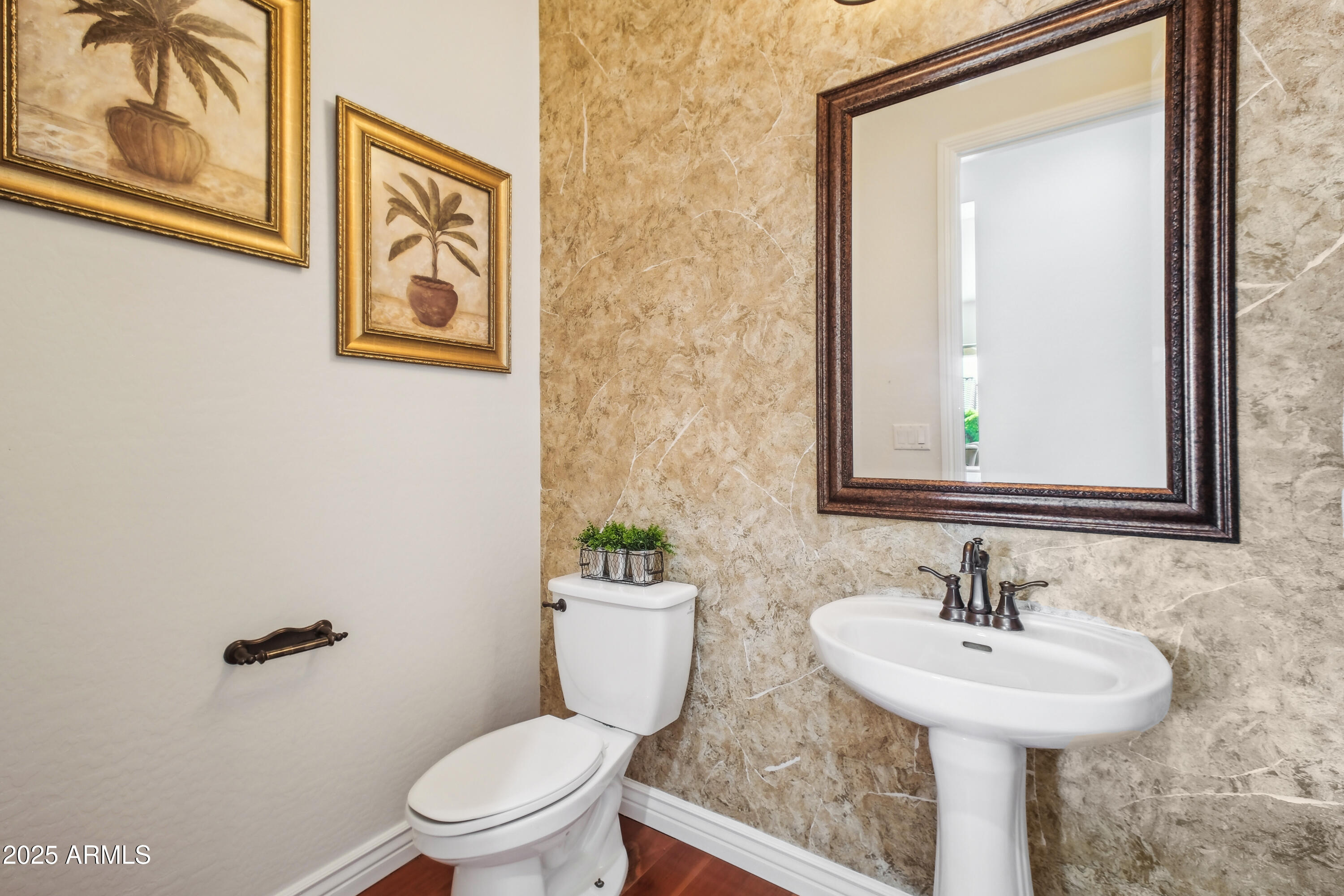 2207 W HIDDEN TREASURE Way