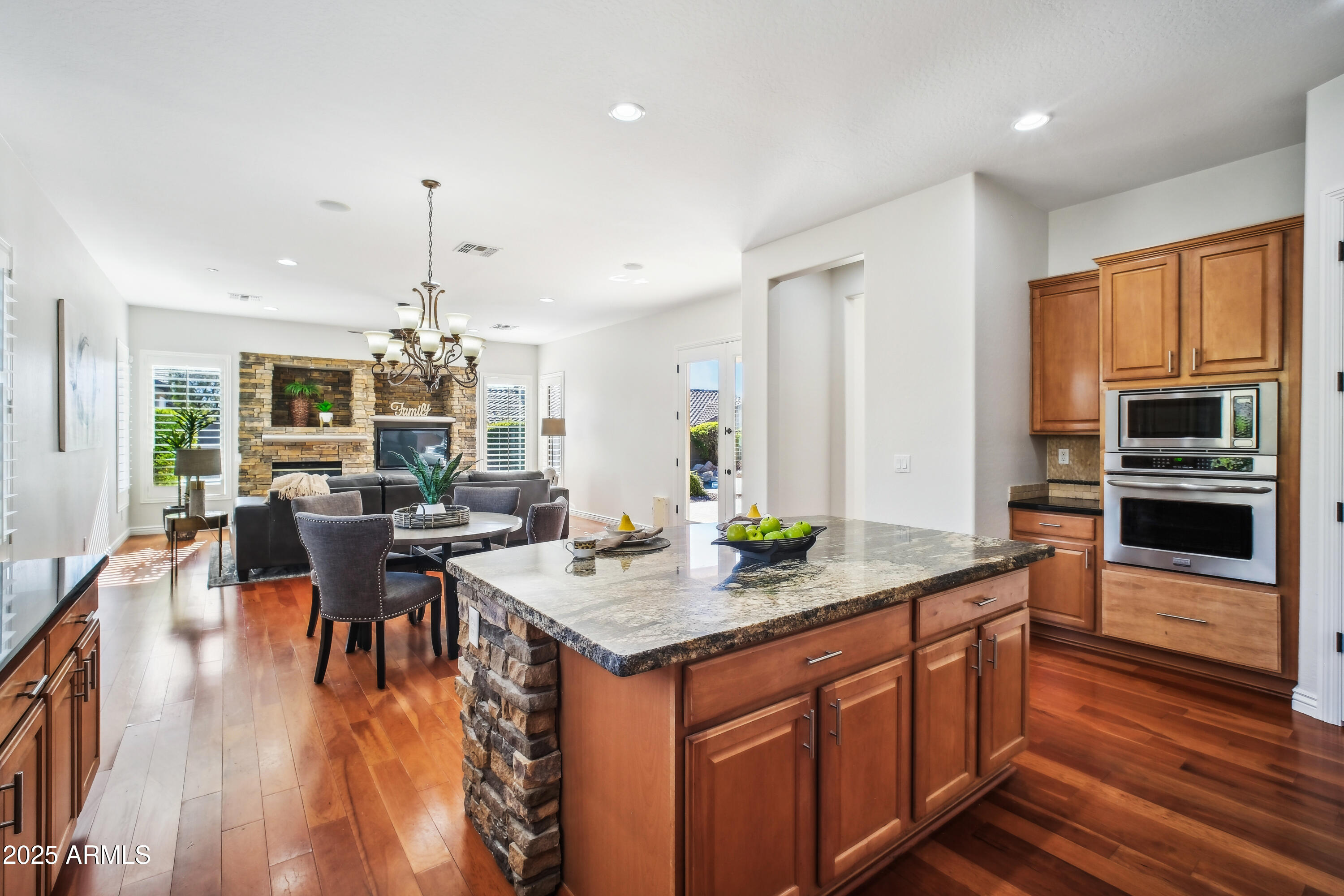 2207 W HIDDEN TREASURE Way