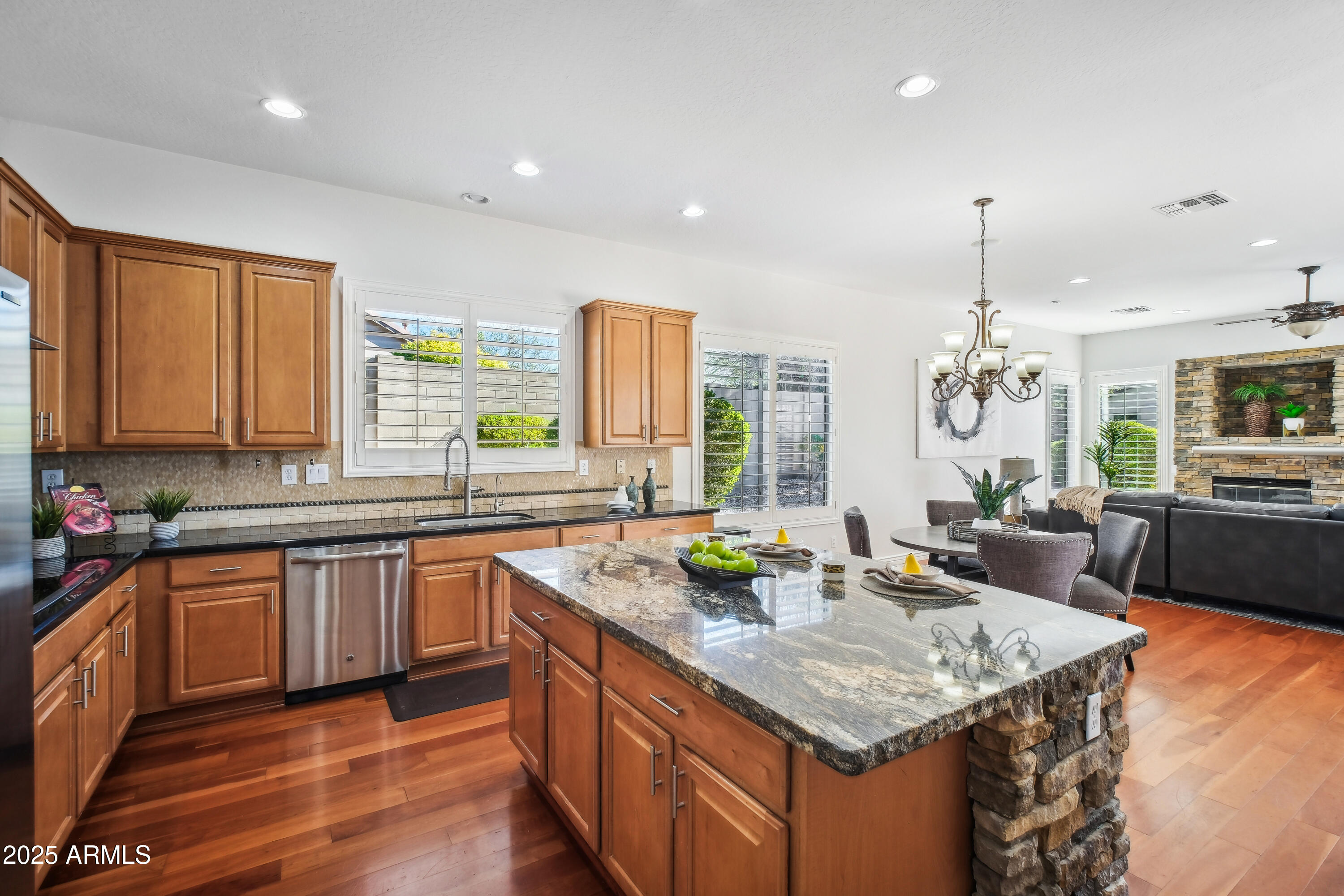 2207 W HIDDEN TREASURE Way