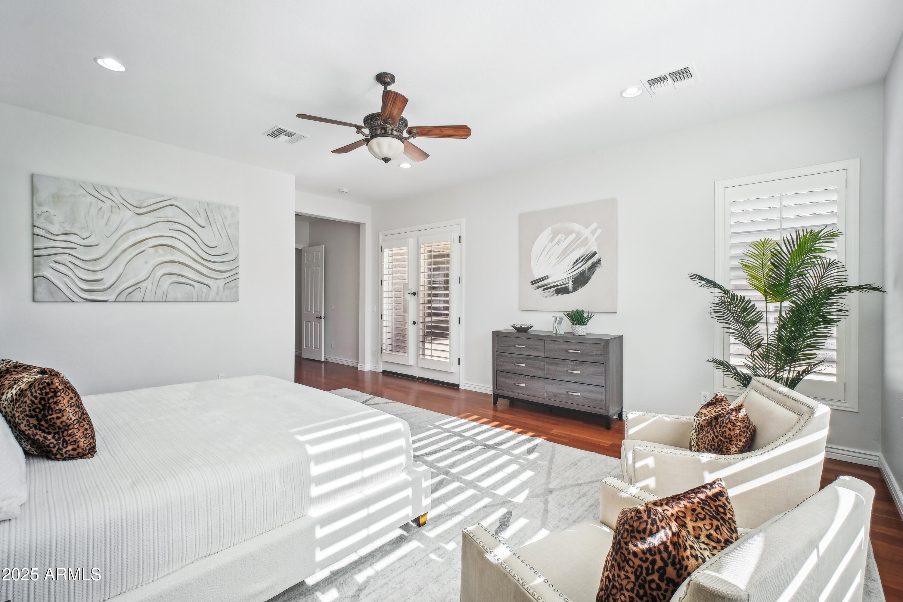 2207 W HIDDEN TREASURE Way