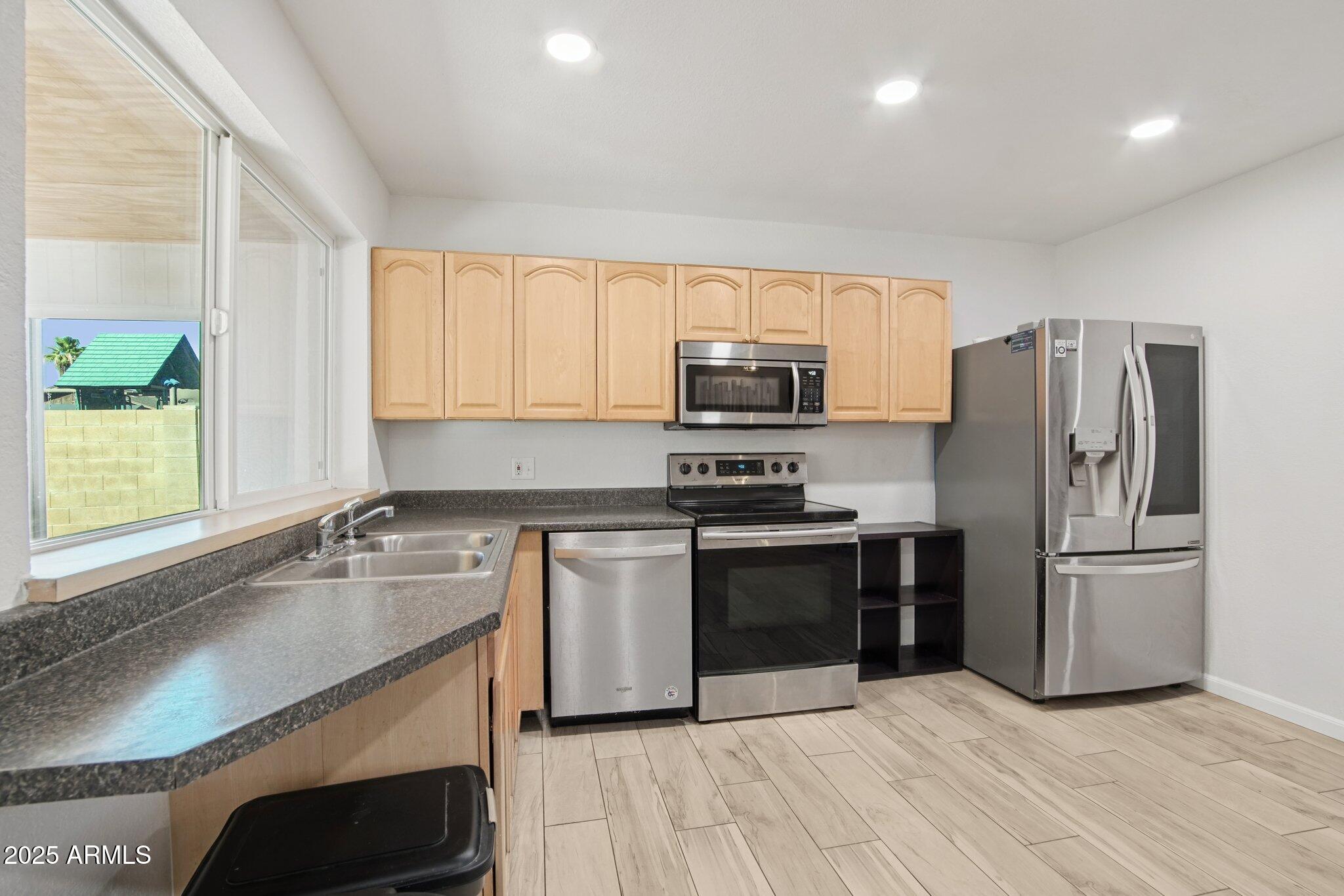 3614 W BLUEFIELD Avenue