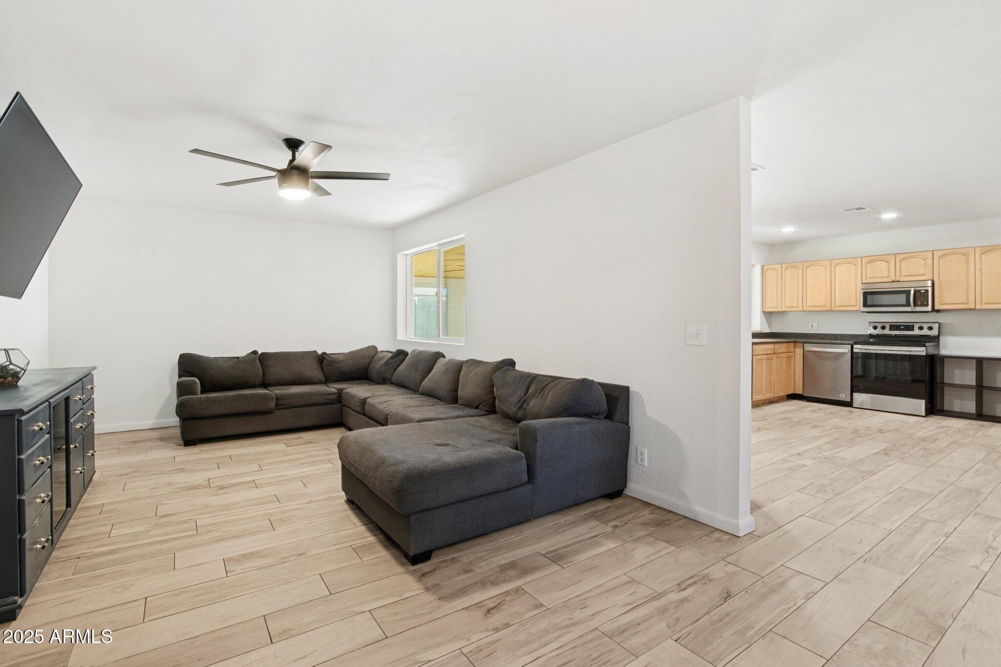 3614 W BLUEFIELD Avenue