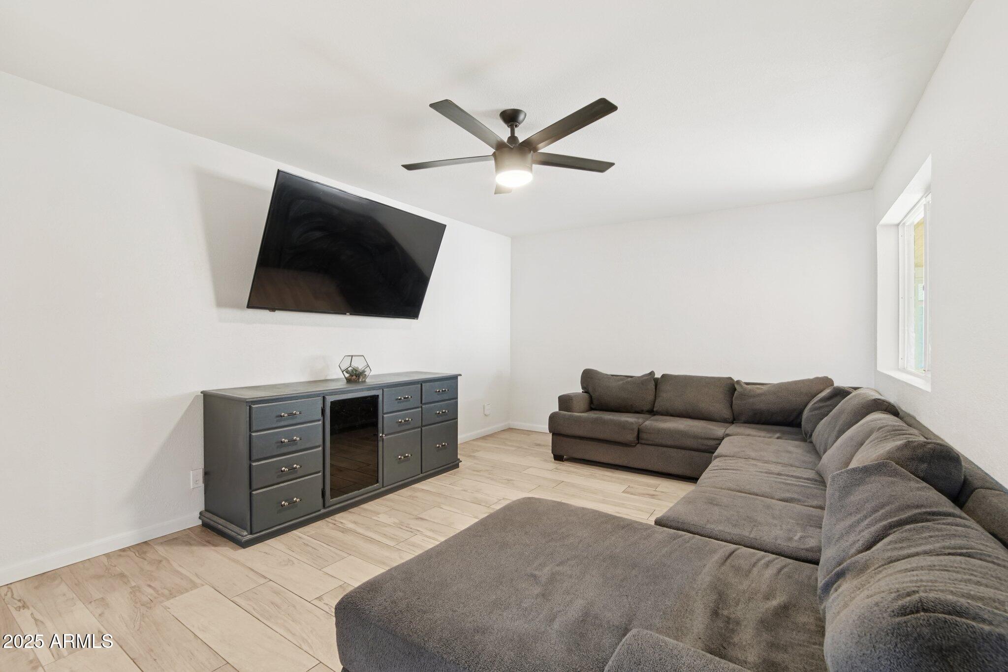 3614 W BLUEFIELD Avenue