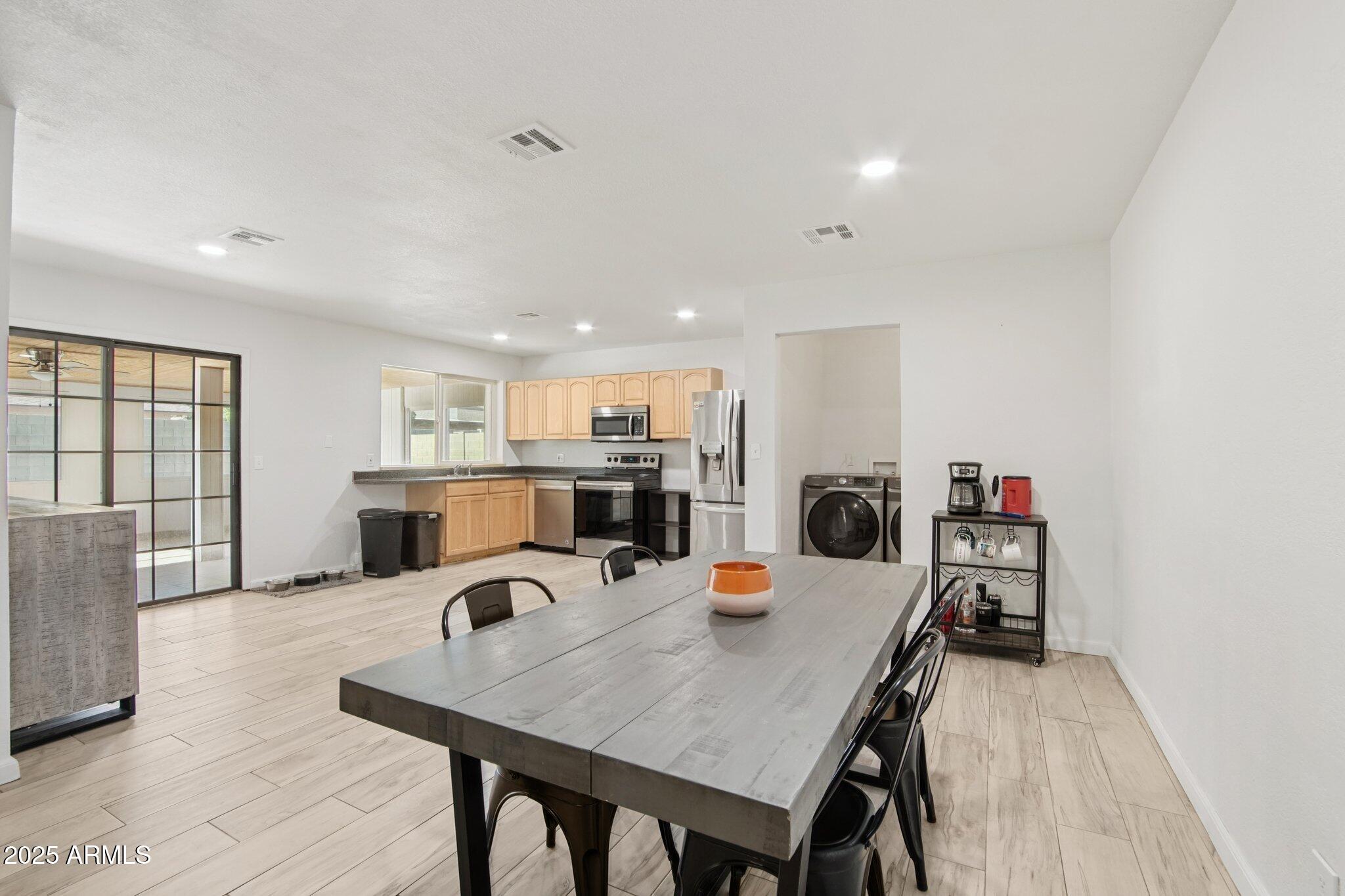 3614 W BLUEFIELD Avenue