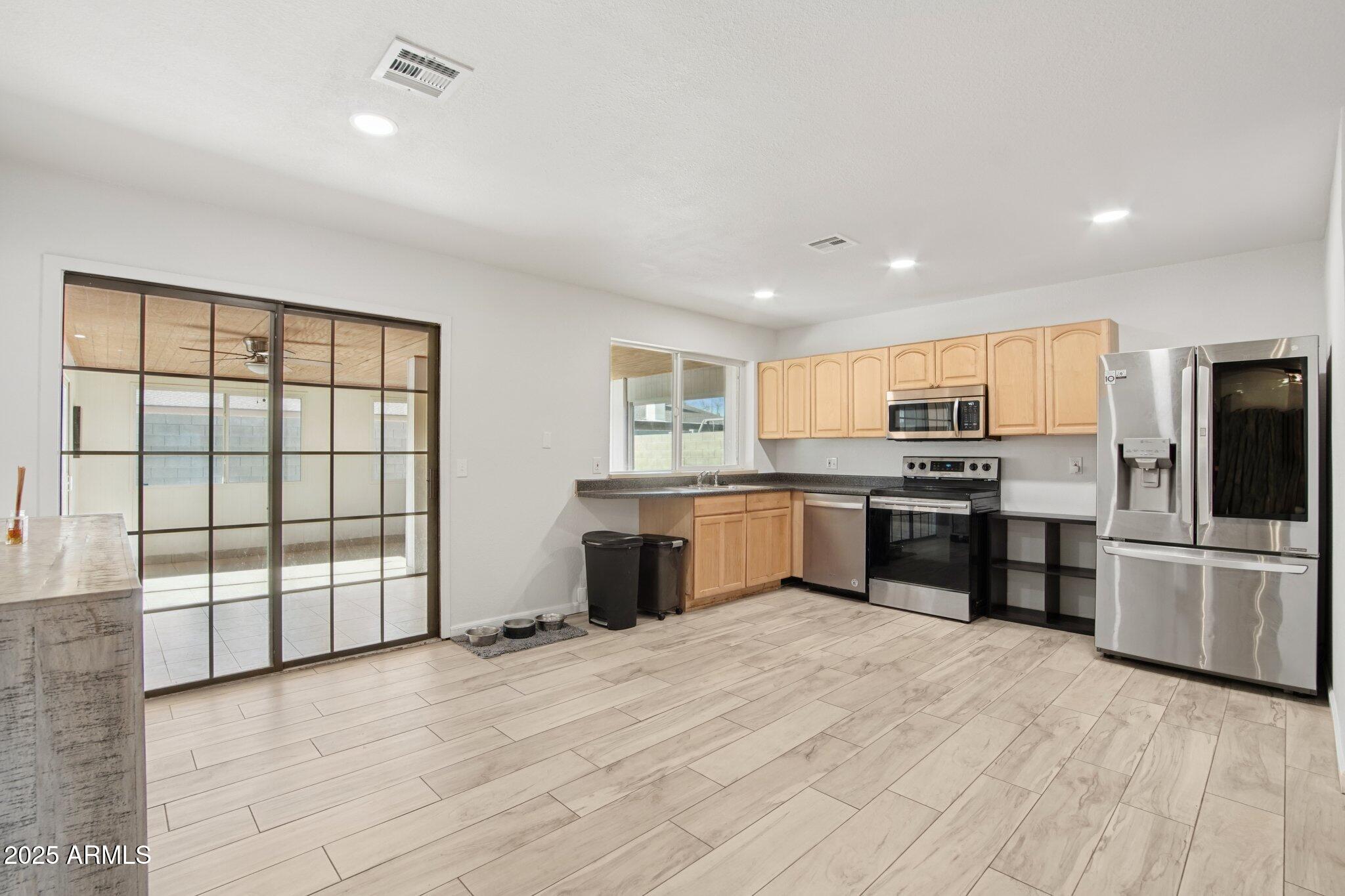 3614 W BLUEFIELD Avenue