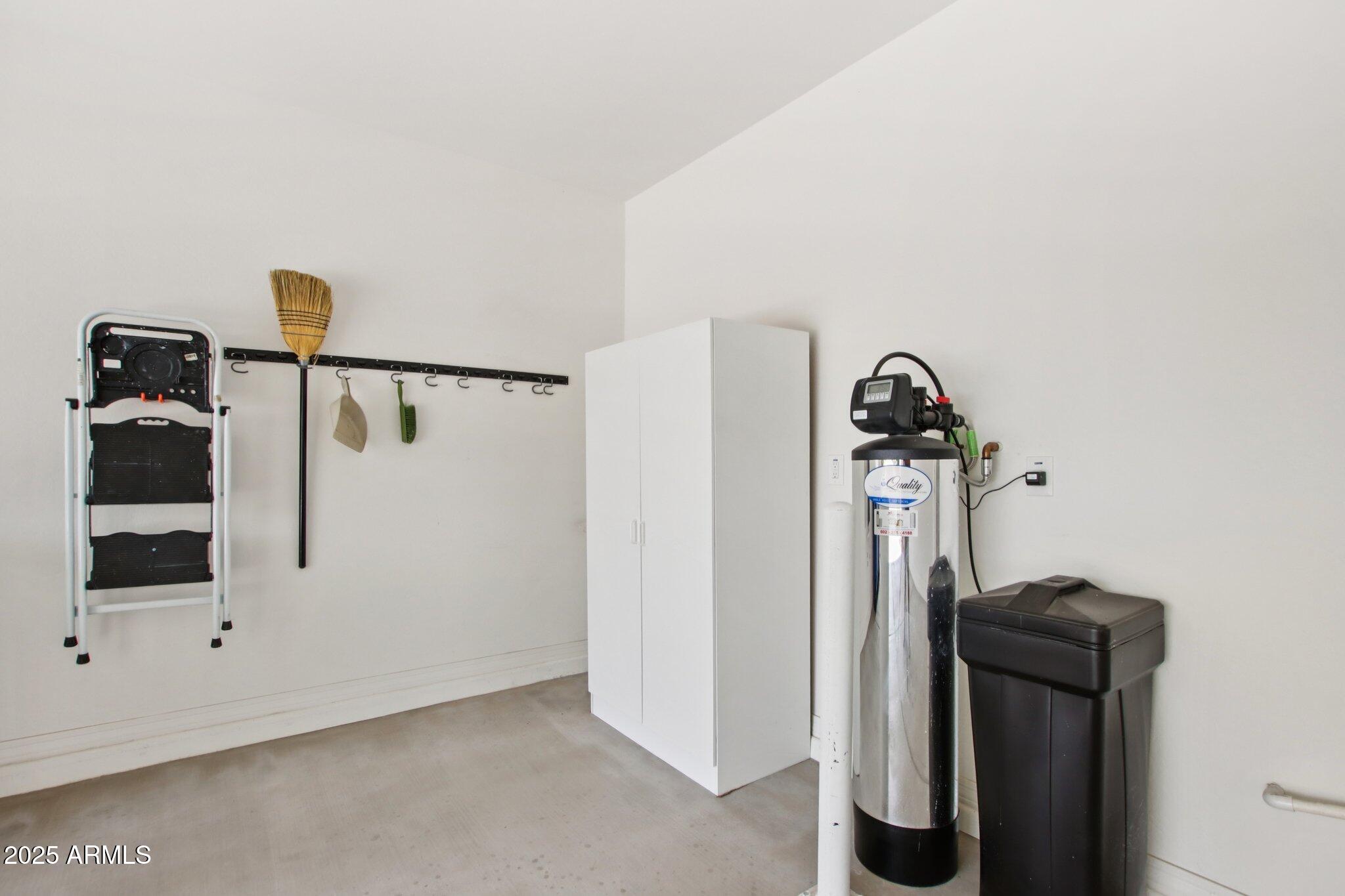 1030 E DETROIT Street