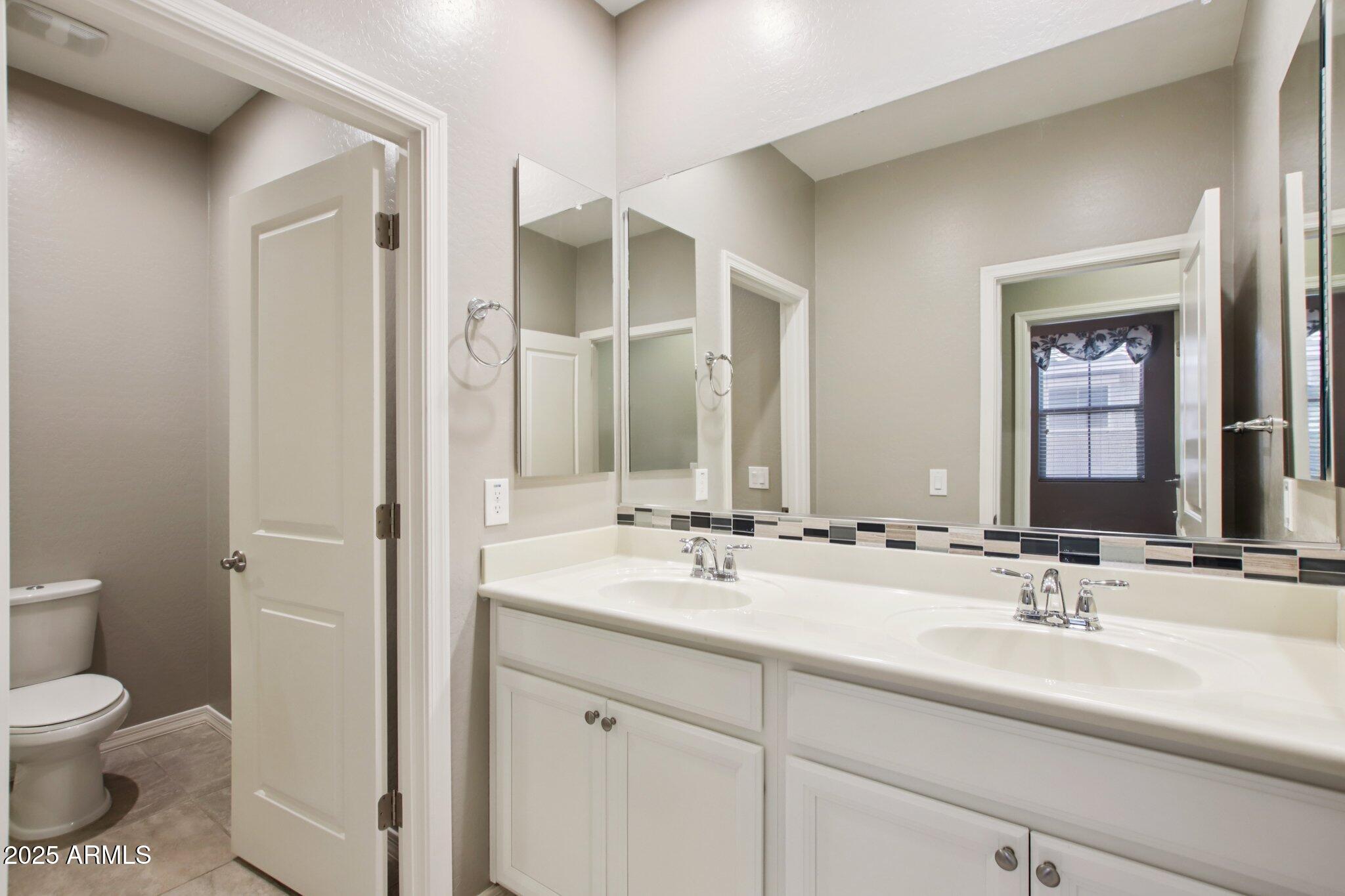 1030 E DETROIT Street