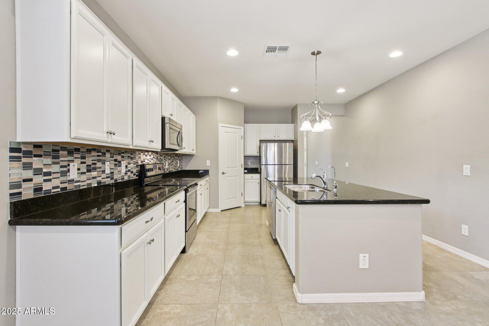 1030 E DETROIT Street