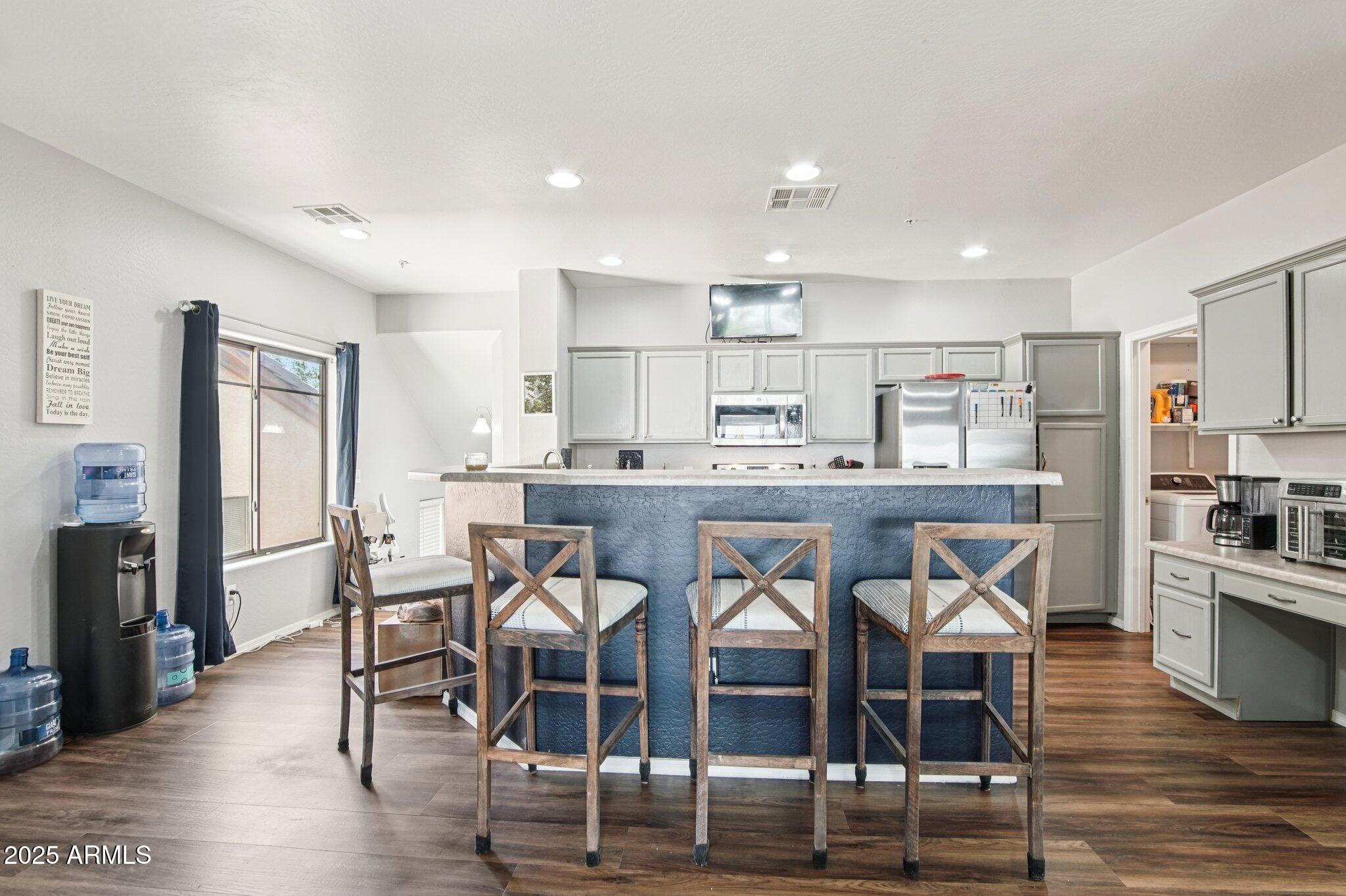 6770 N 47TH Avenue 2011