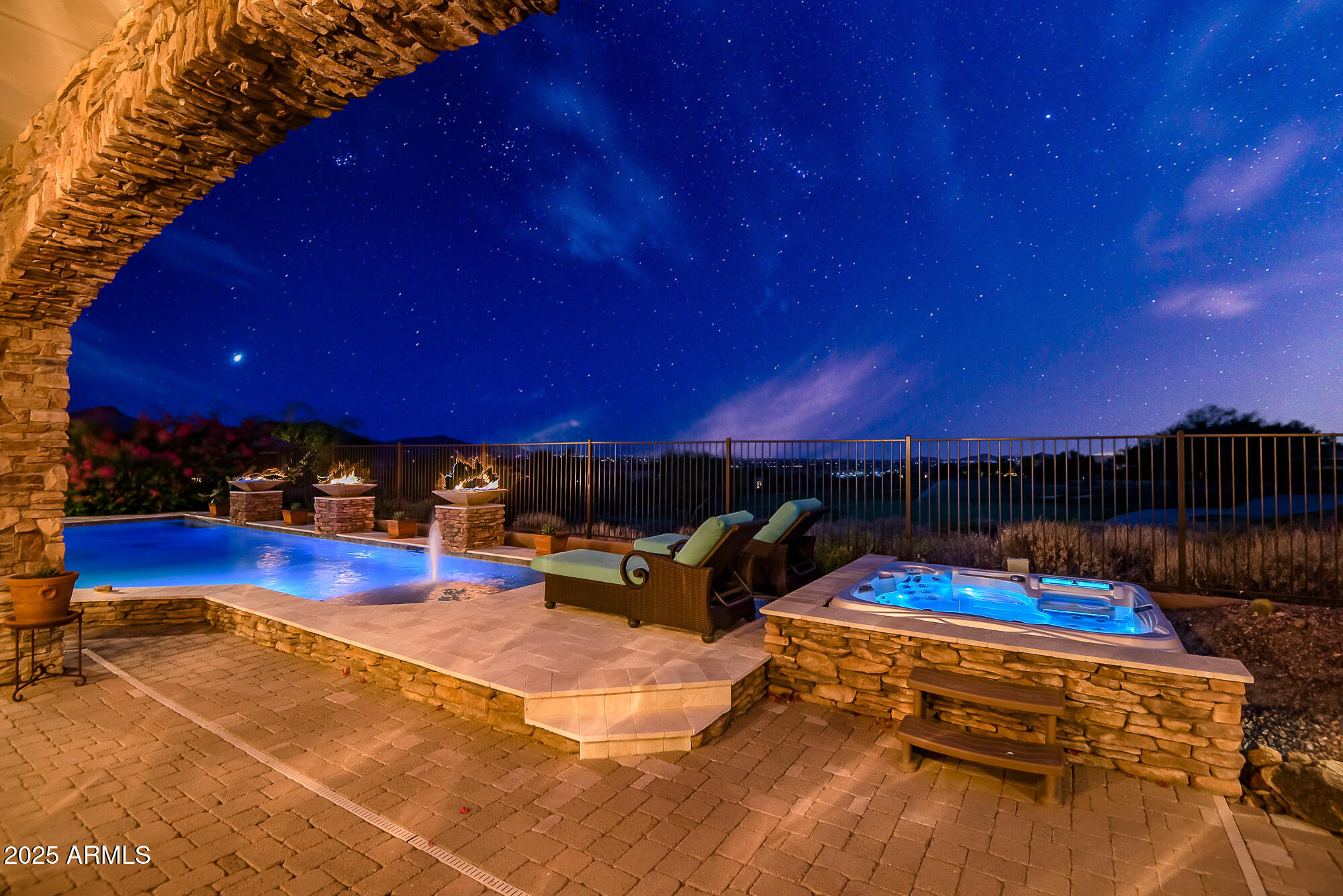 1653 W SILVER PINE Drive