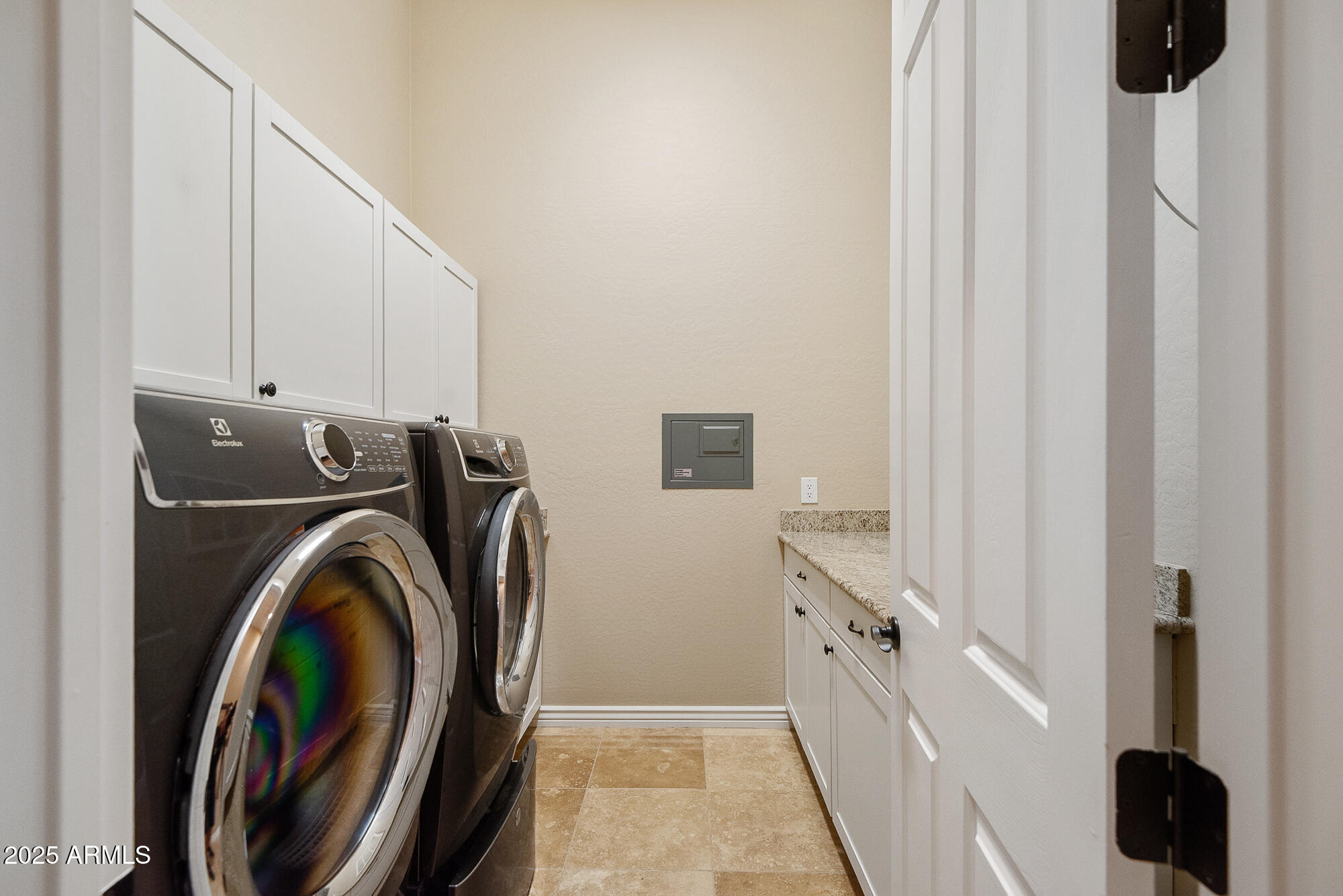 1653 W SILVER PINE Drive