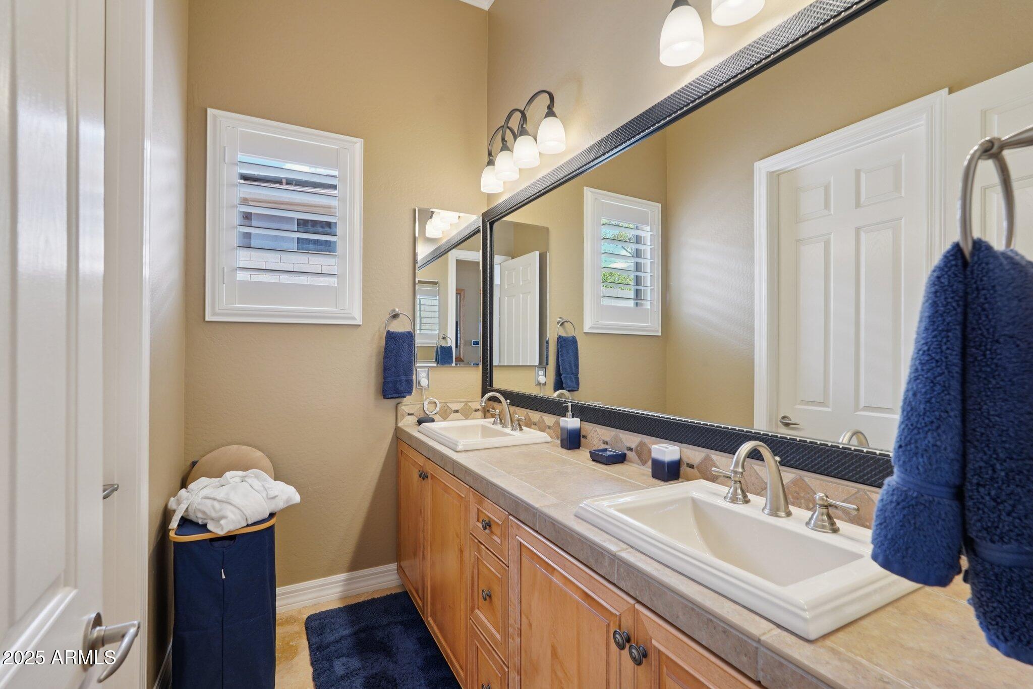 2546 W SHINNECOCK Way