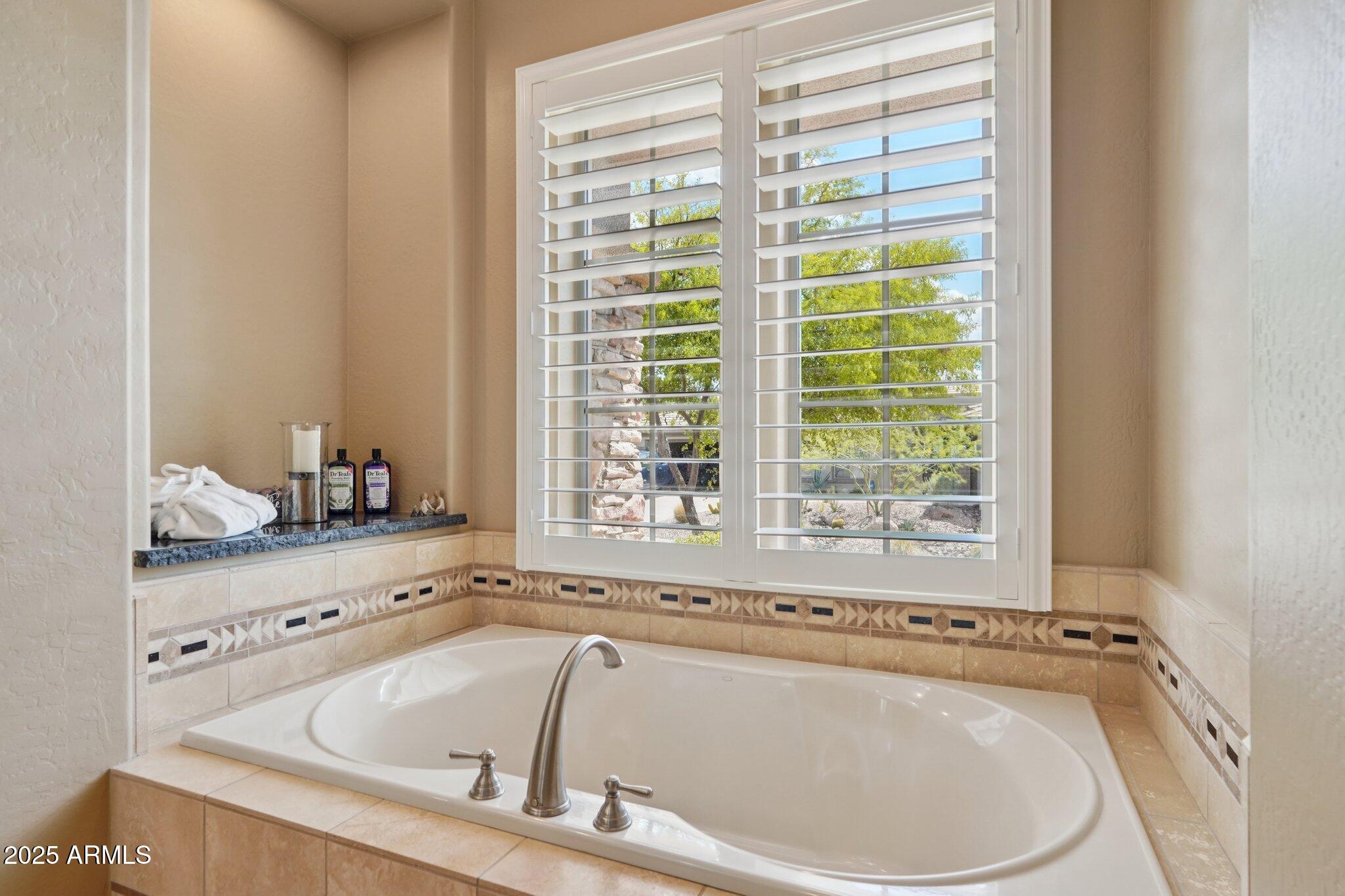 2546 W SHINNECOCK Way