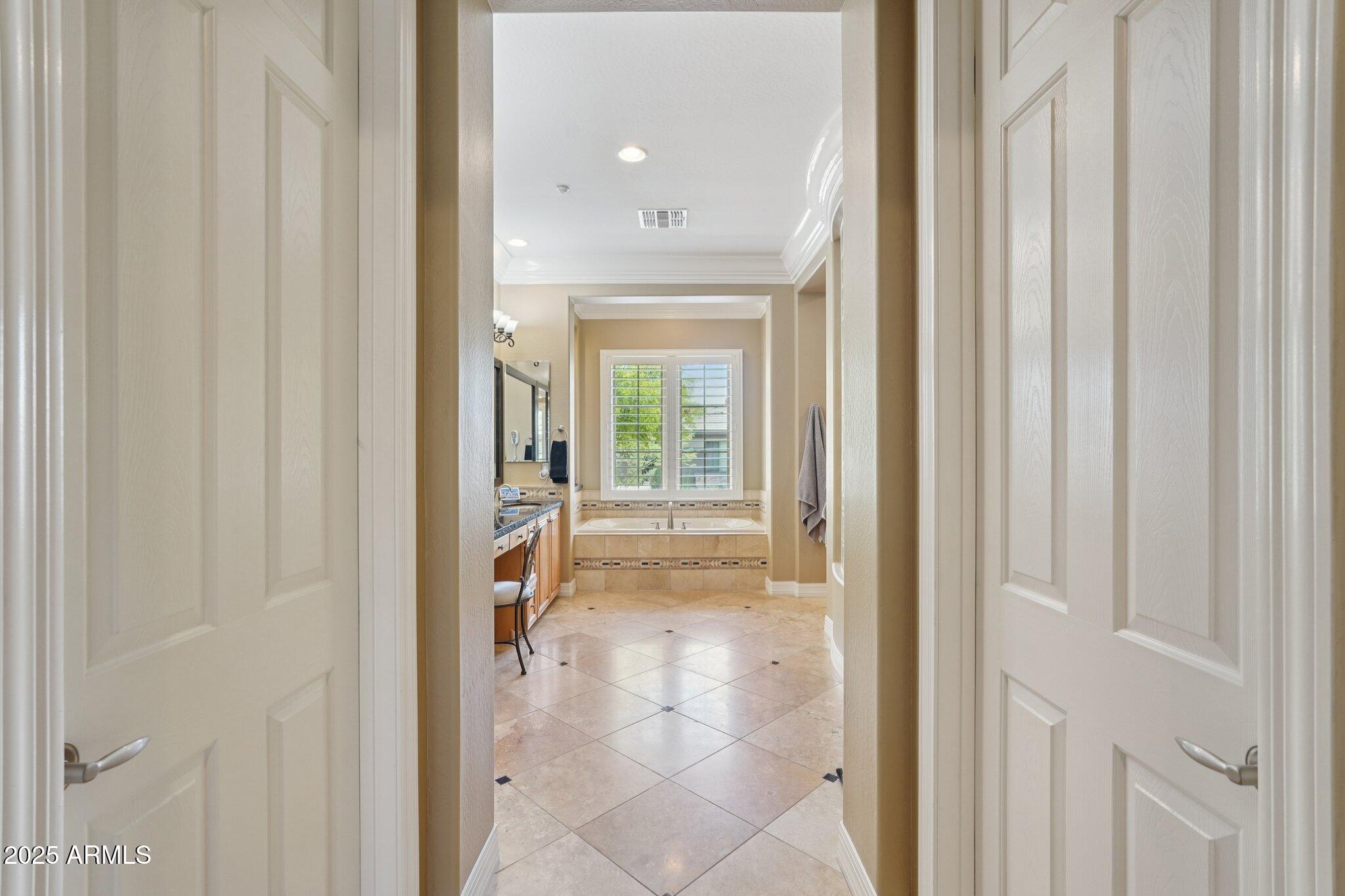 2546 W SHINNECOCK Way