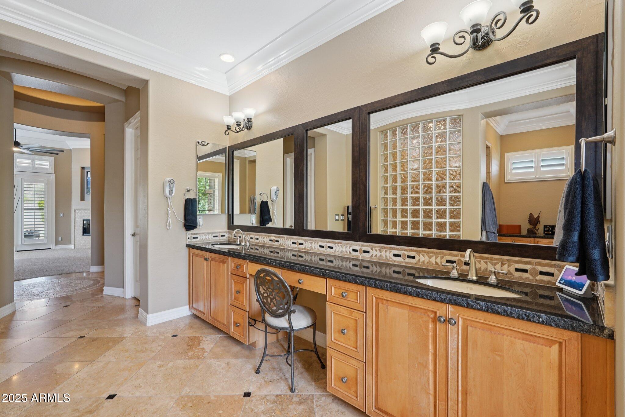 2546 W SHINNECOCK Way