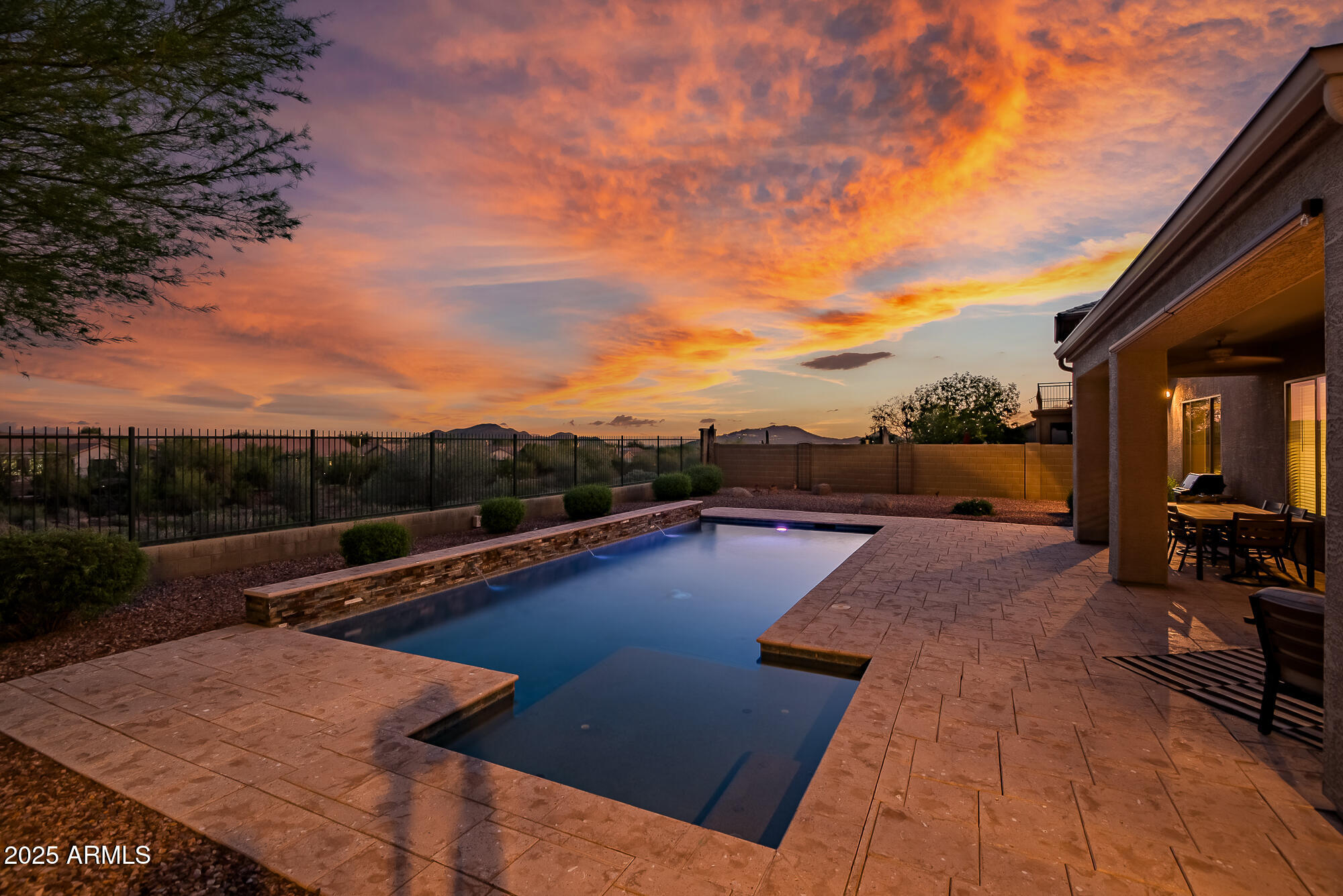 2221 W RIVER ROCK Trail