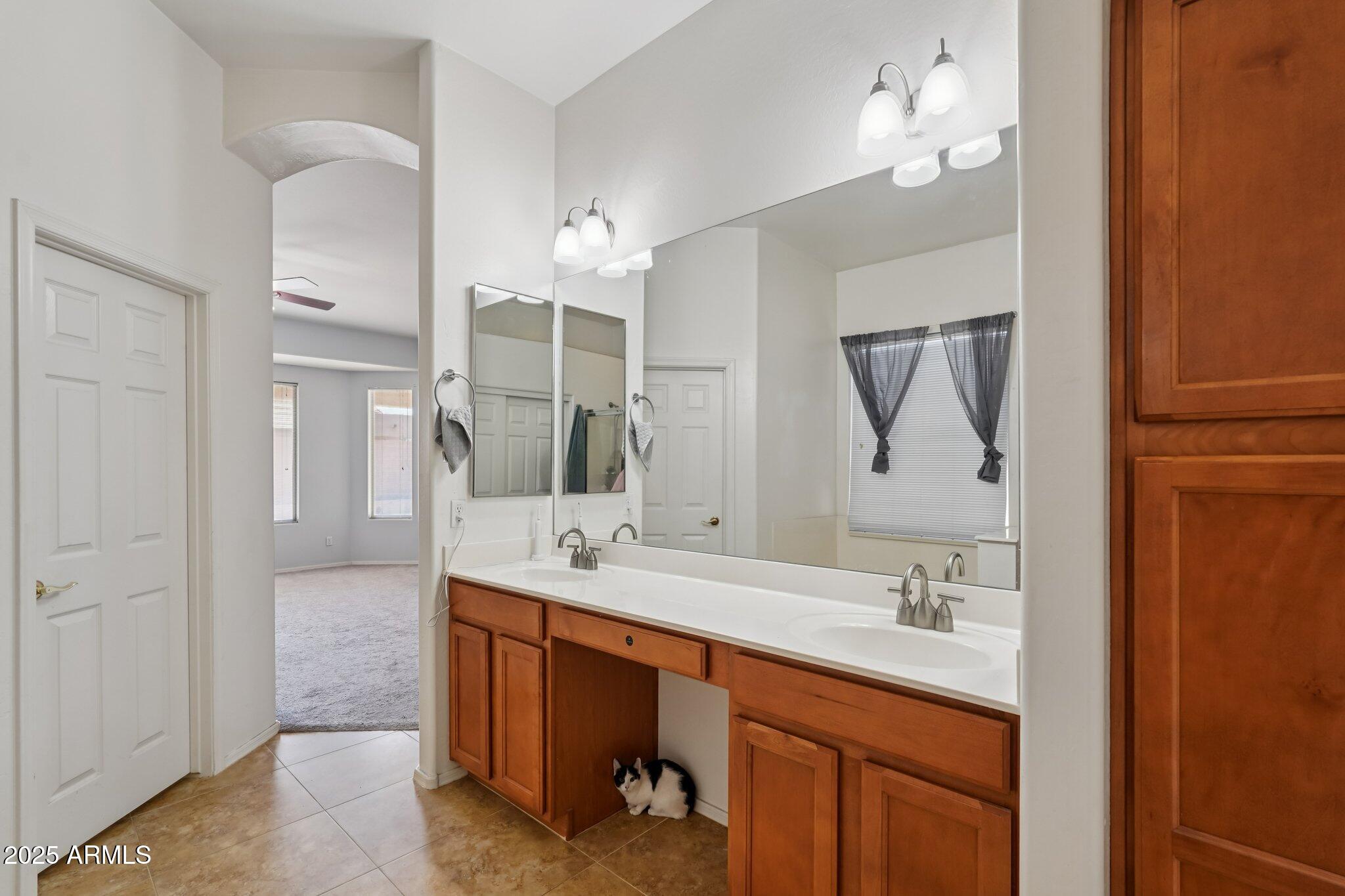 2515 W MINTON Street