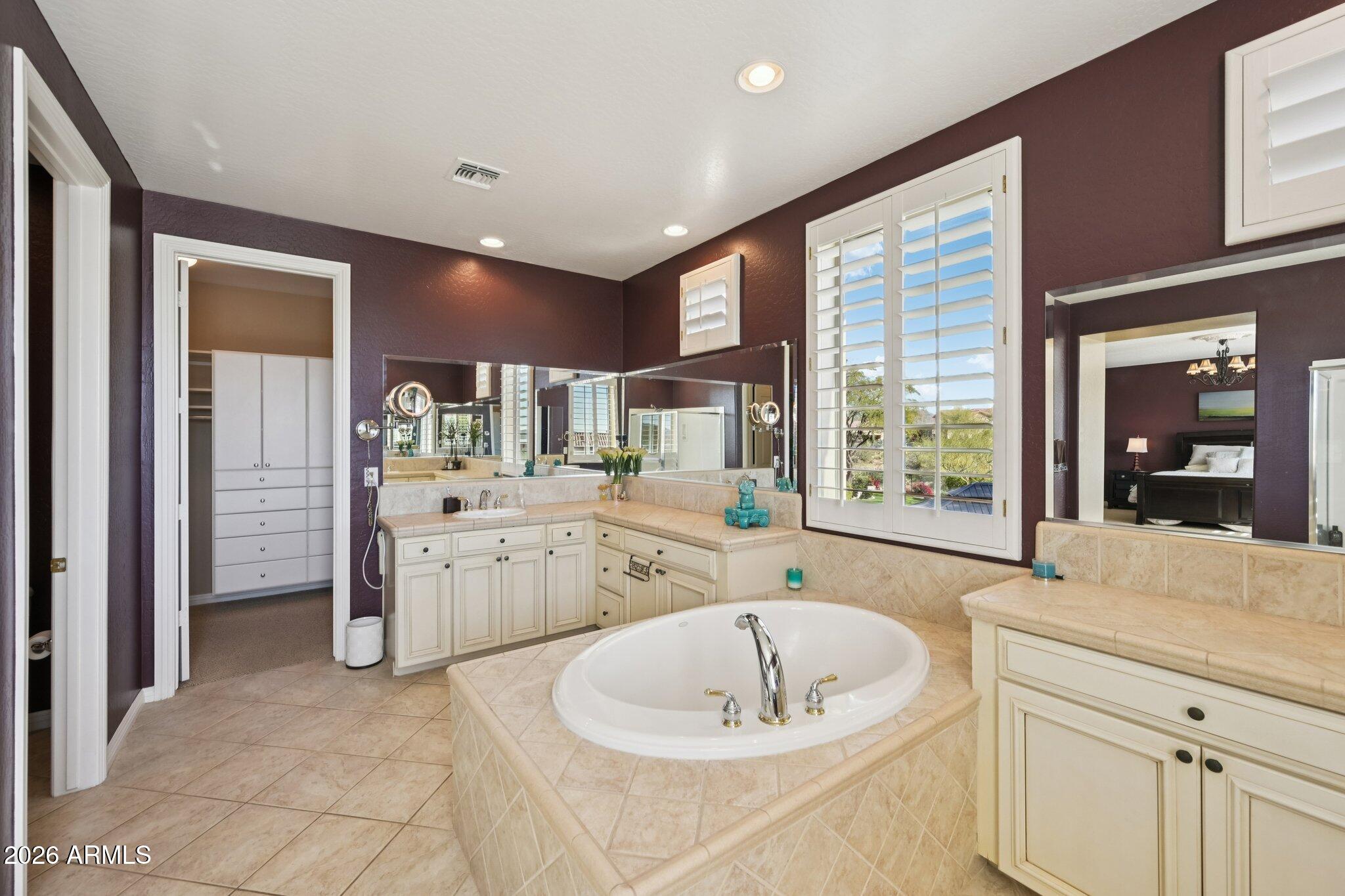 2206 W KELLER Court