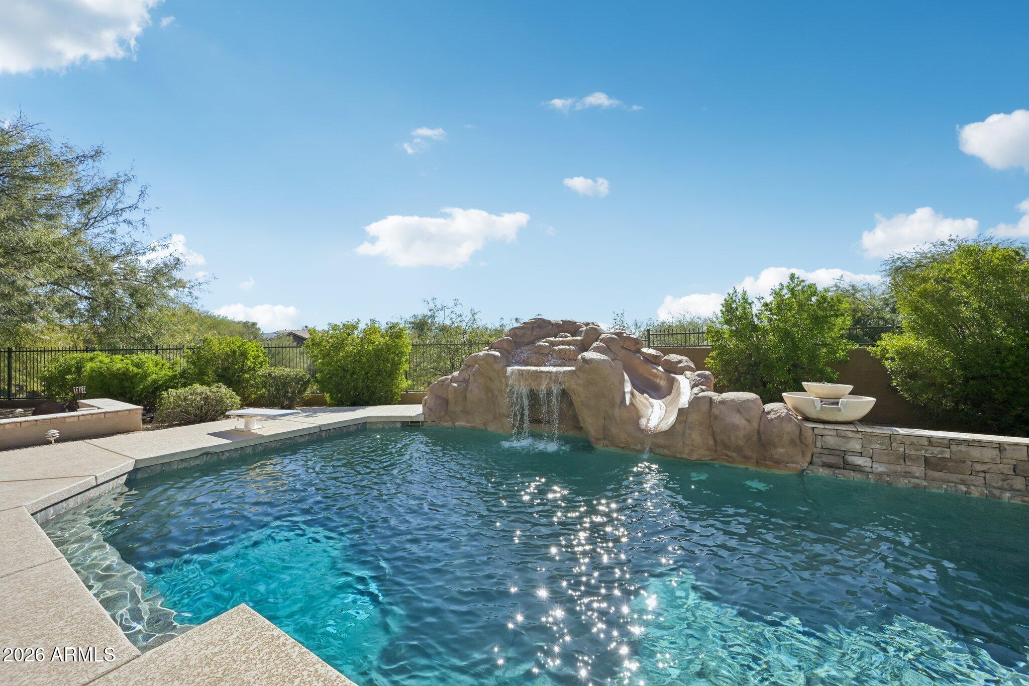 2206 W KELLER Court