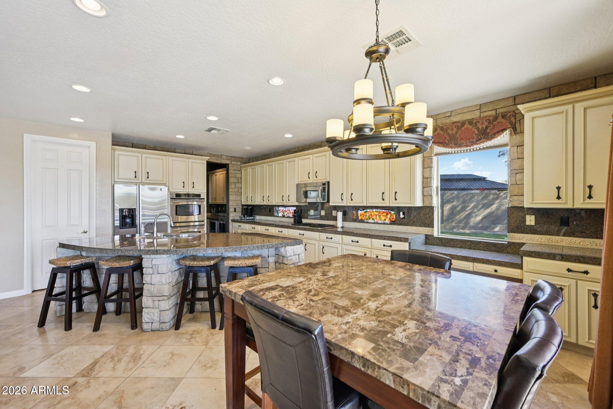2206 W KELLER Court
