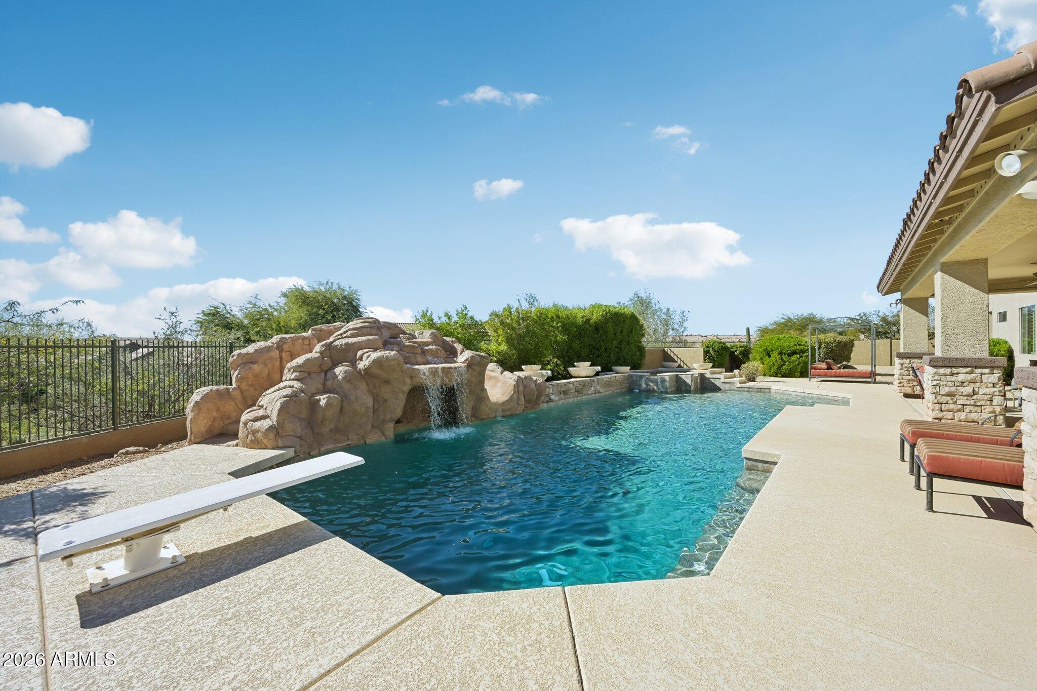 2206 W KELLER Court