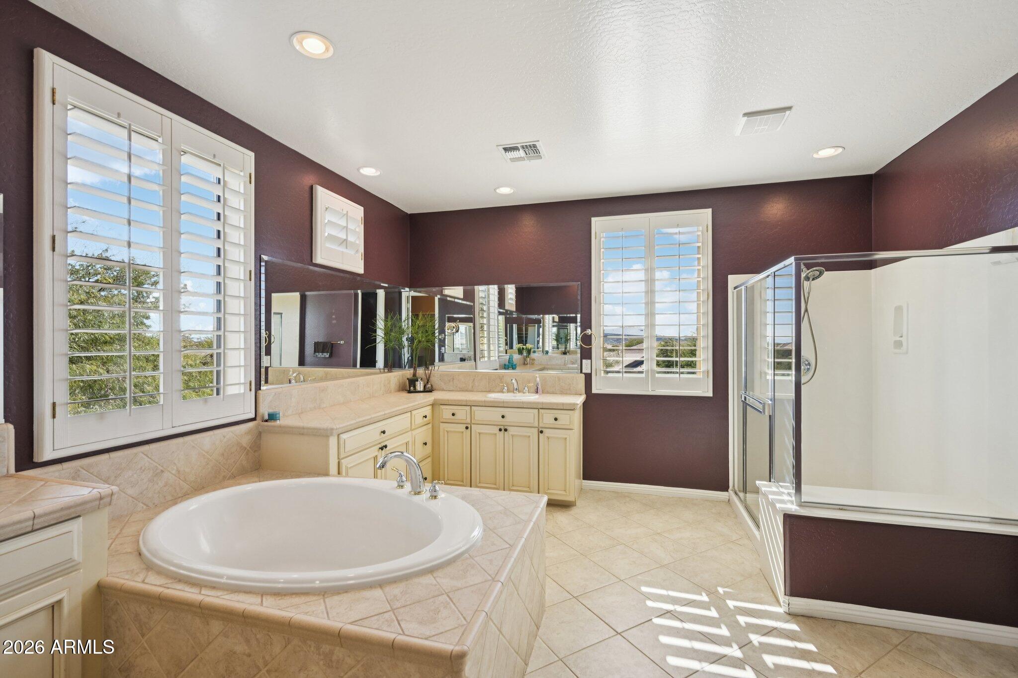 2206 W KELLER Court