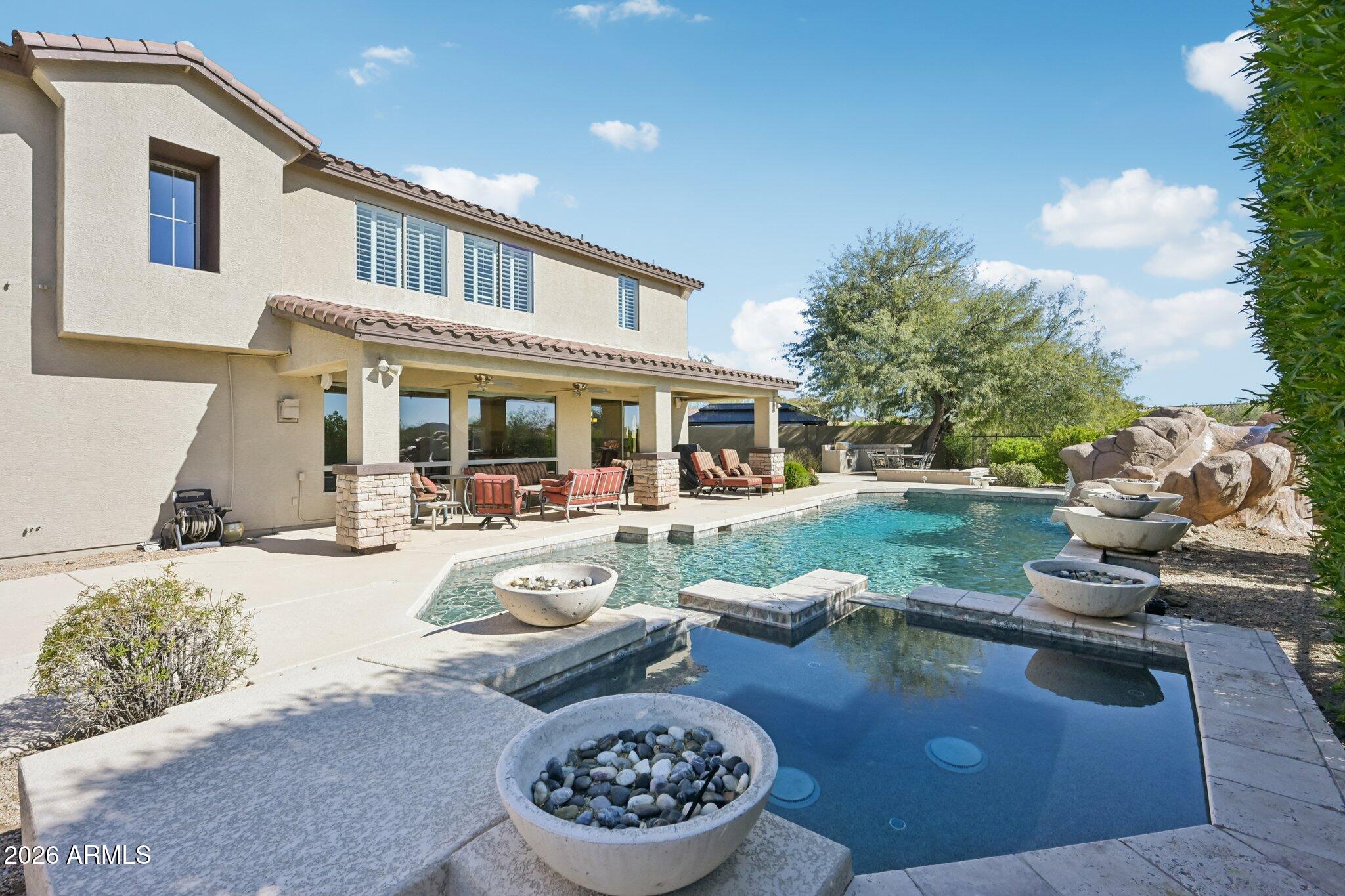 2206 W KELLER Court