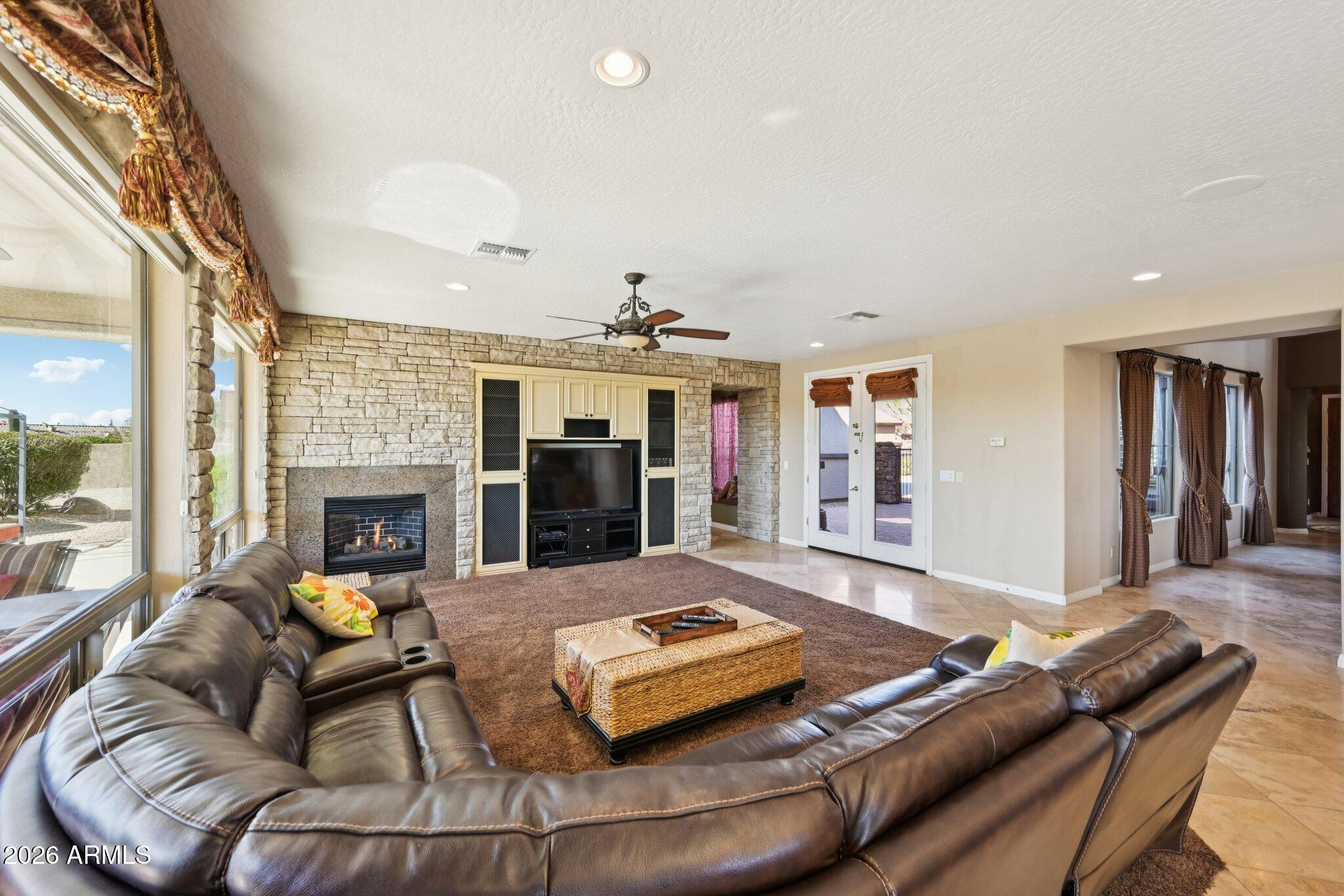 2206 W KELLER Court