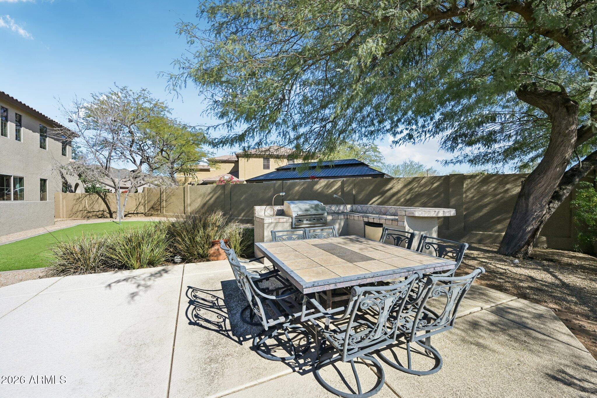 2206 W KELLER Court