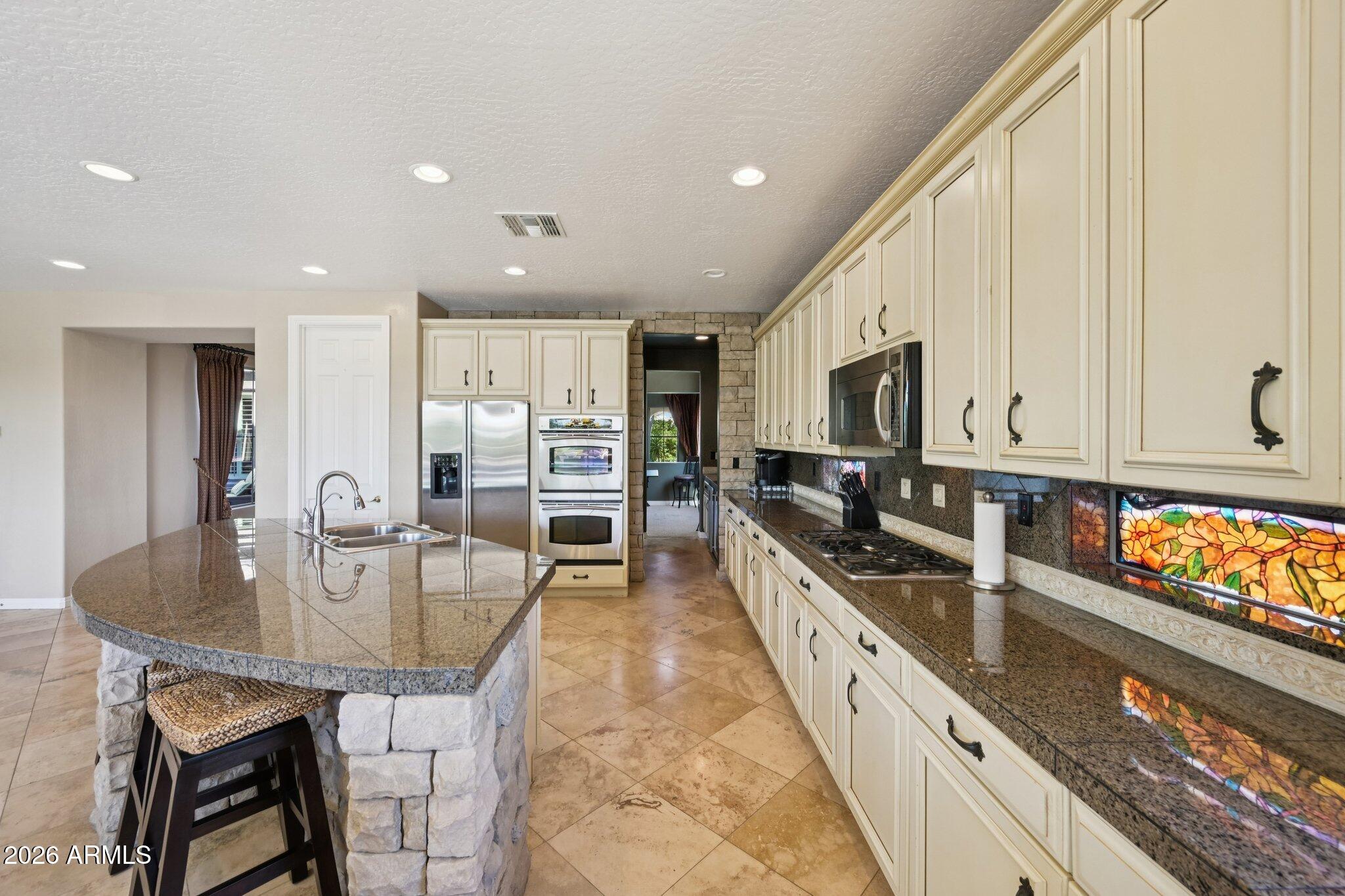 2206 W KELLER Court
