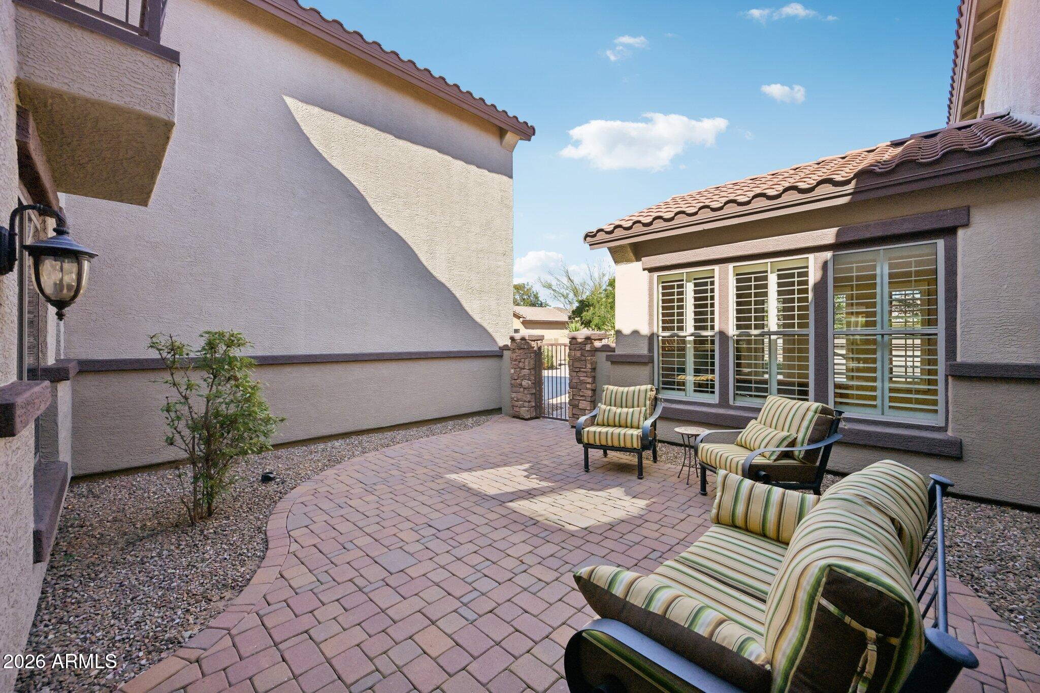 2206 W KELLER Court