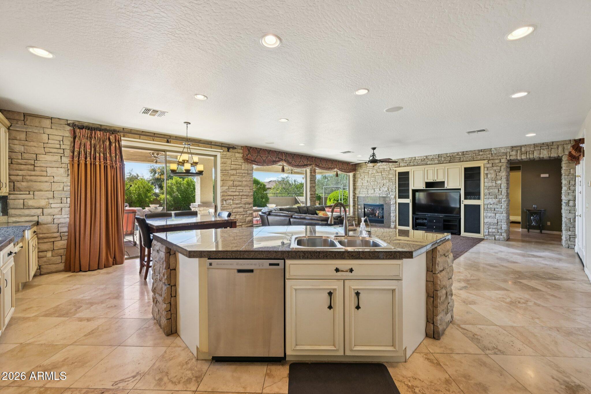 2206 W KELLER Court