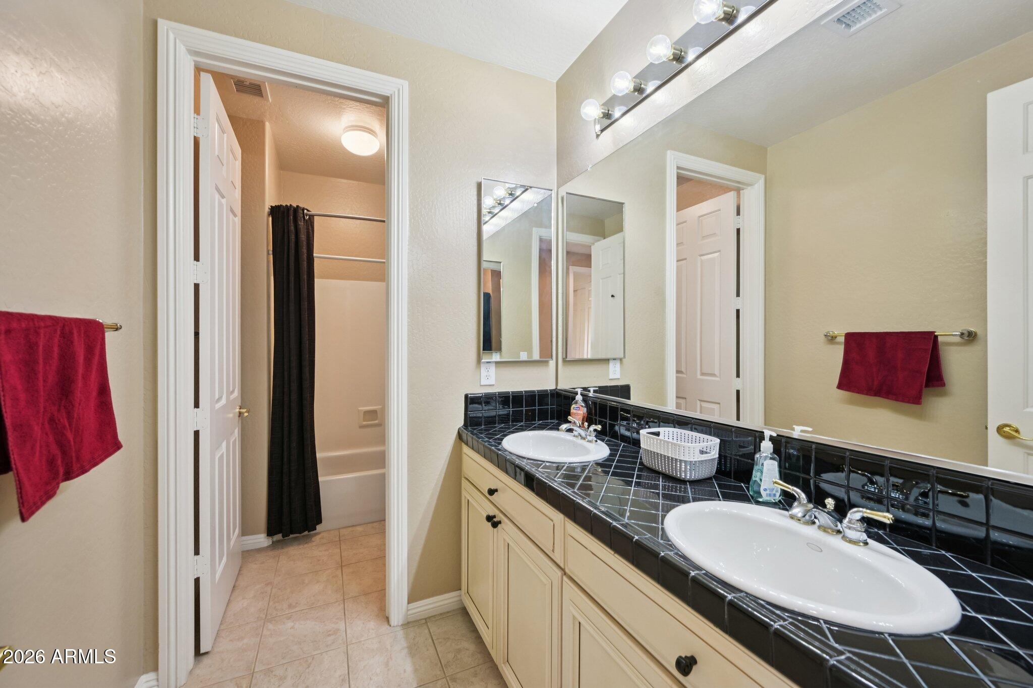 2206 W KELLER Court