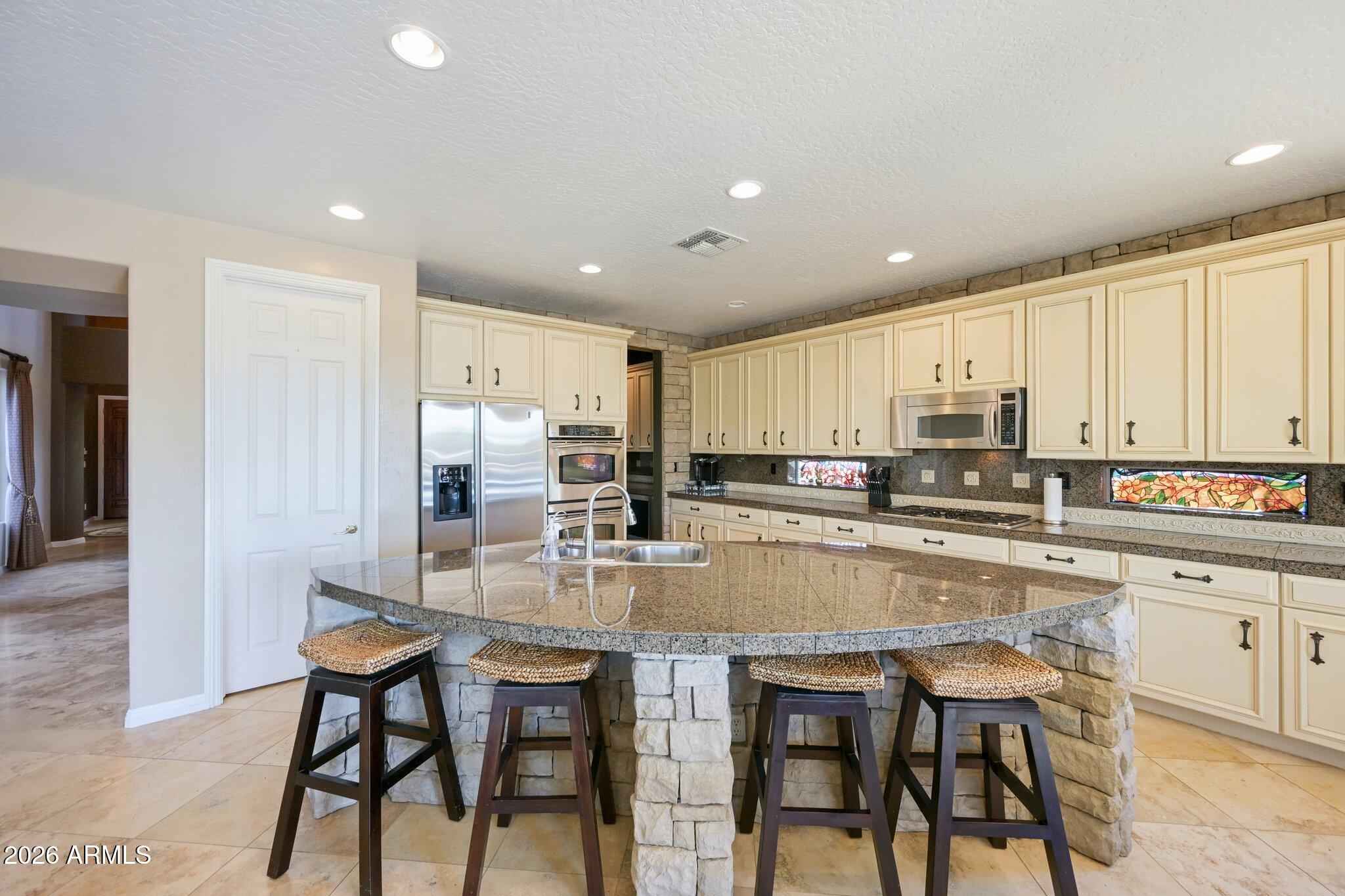 2206 W KELLER Court
