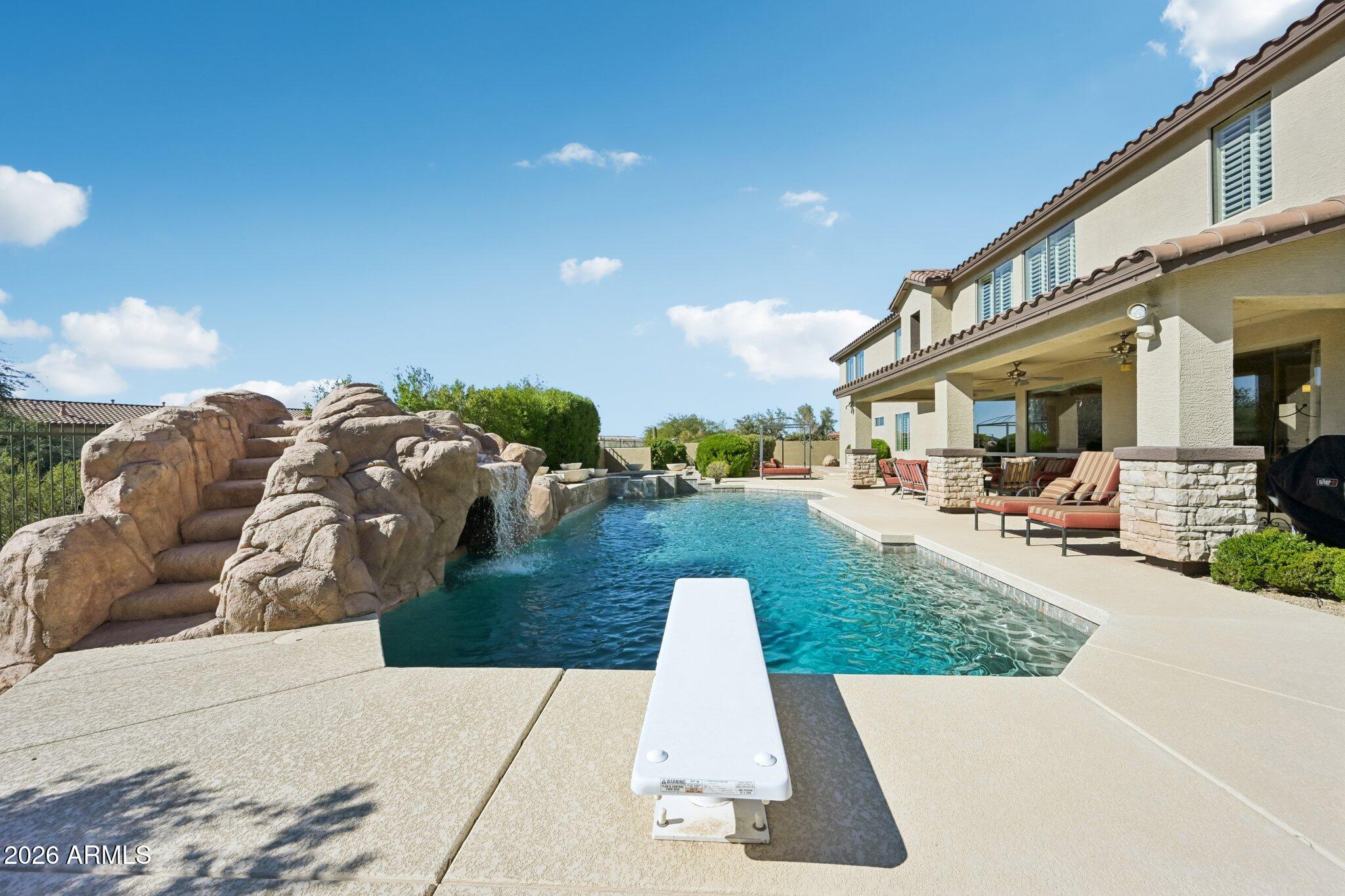 2206 W KELLER Court